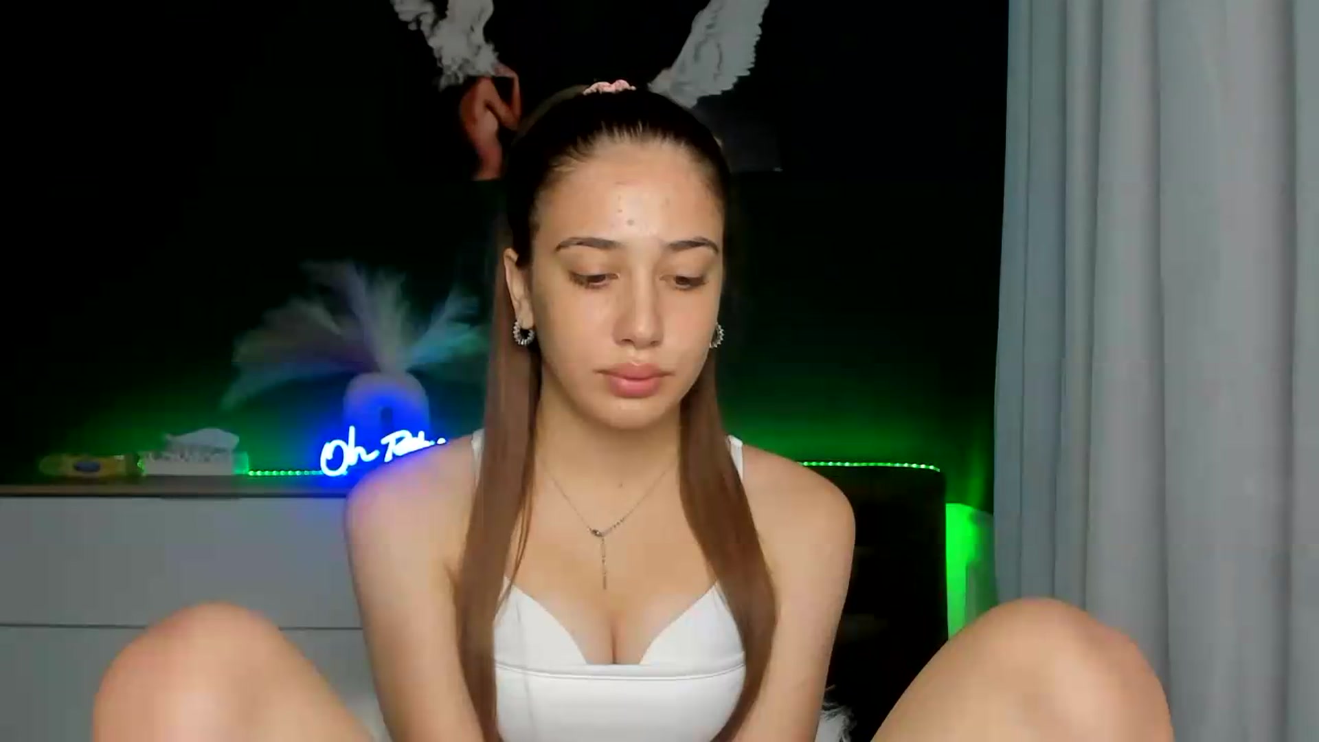 Gallery image thumbnail from AlexaPirs's myfreecams stream on, 07/29/2026, 13:44 image 16 of 20