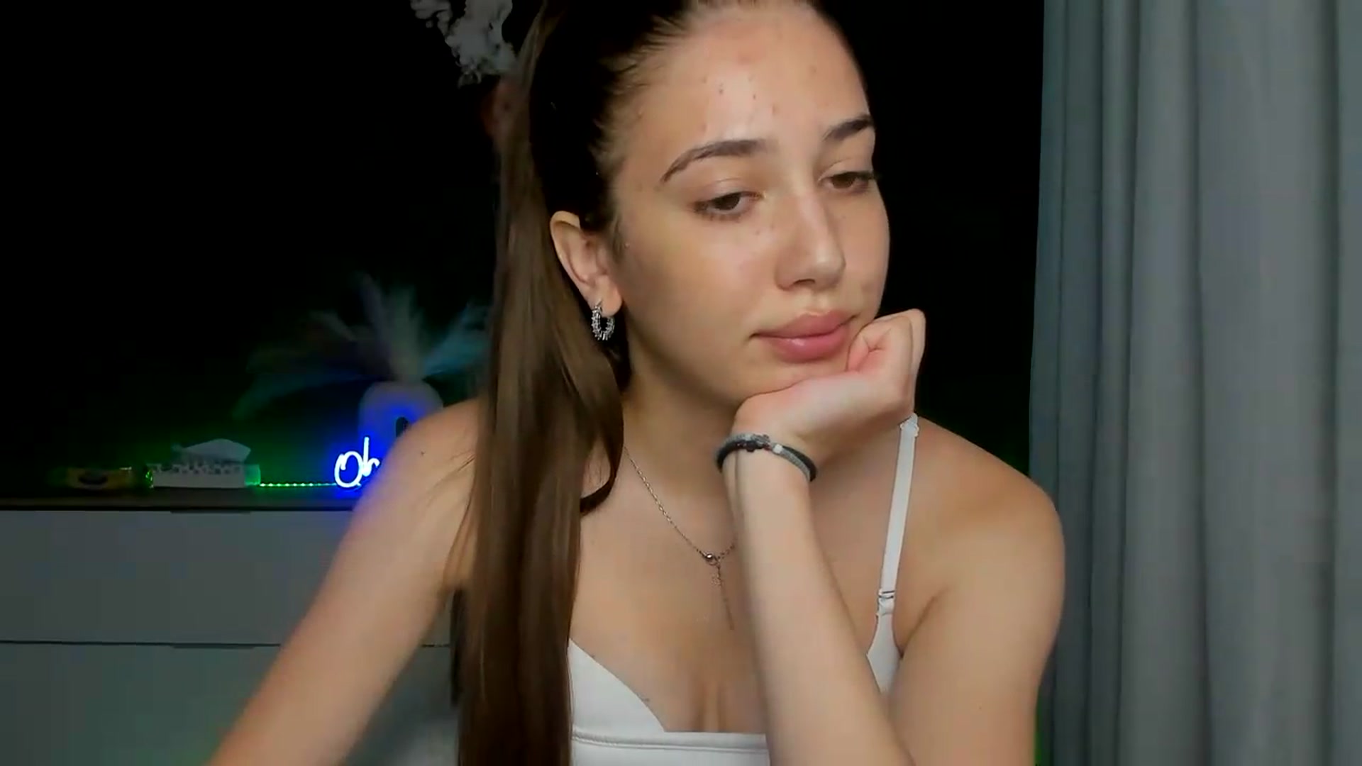Gallery image thumbnail from AlexaPirs's myfreecams stream on, 07/29/2026, 13:44 image 18 of 20
