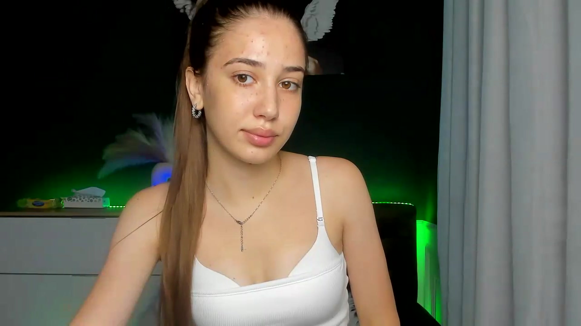 Gallery image thumbnail from AlexaPirs's myfreecams stream on, 07/29/2026, 13:44 image 12 of 20