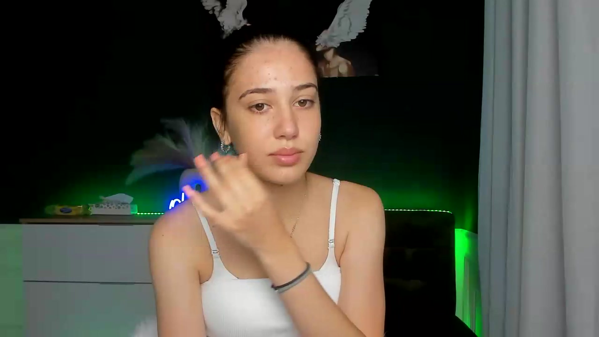 Gallery image thumbnail from AlexaPirs's myfreecams stream on, 07/29/2026, 13:44 image 4 of 20