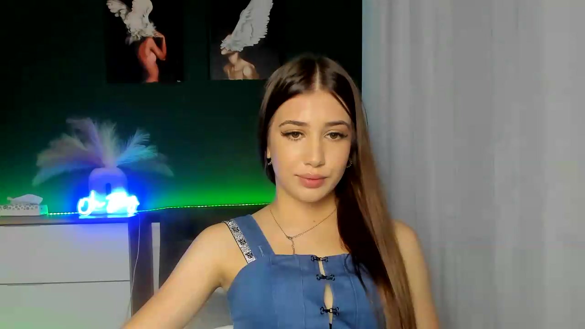 Gallery image thumbnail from AlexaPirs's myfreecams stream on, 07/31/2026, 13:12 image 4 of 20