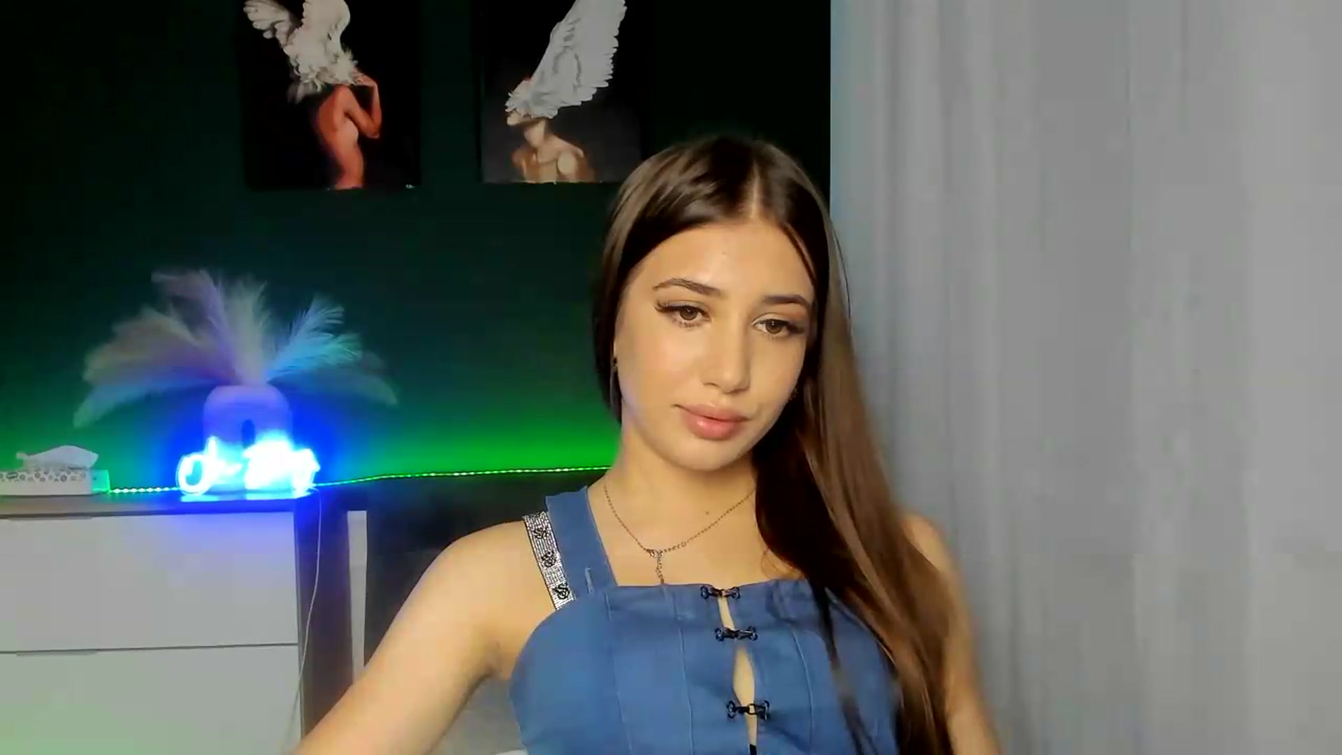 Gallery image thumbnail from AlexaPirs's myfreecams stream on, 07/31/2026, 13:12 image 9 of 20