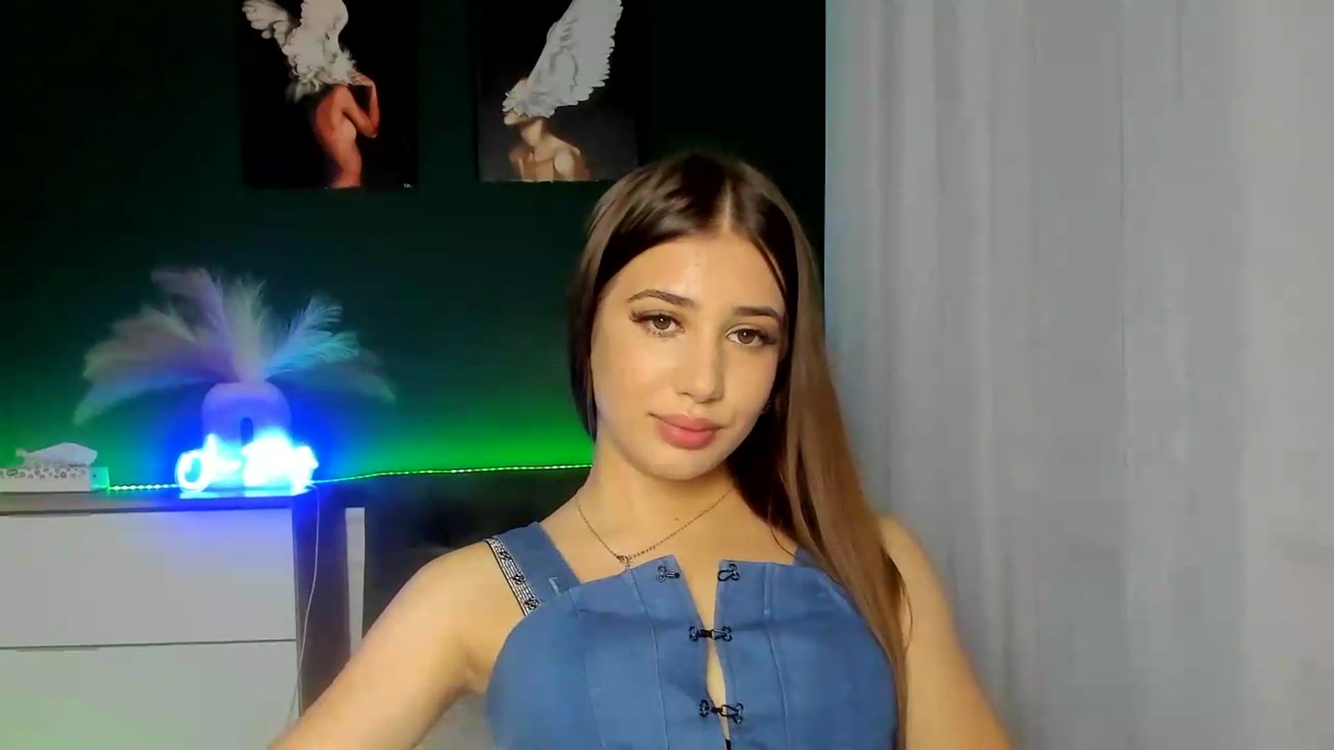 Gallery image thumbnail from AlexaPirs's myfreecams stream on, 07/31/2026, 13:12 image 12 of 20