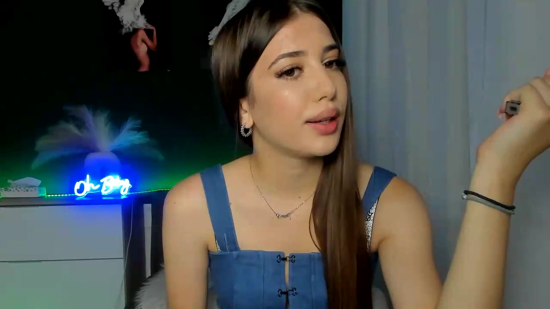 Gallery image thumbnail from AlexaPirs's myfreecams stream on, 07/31/2026, 14:11 image 10 of 20