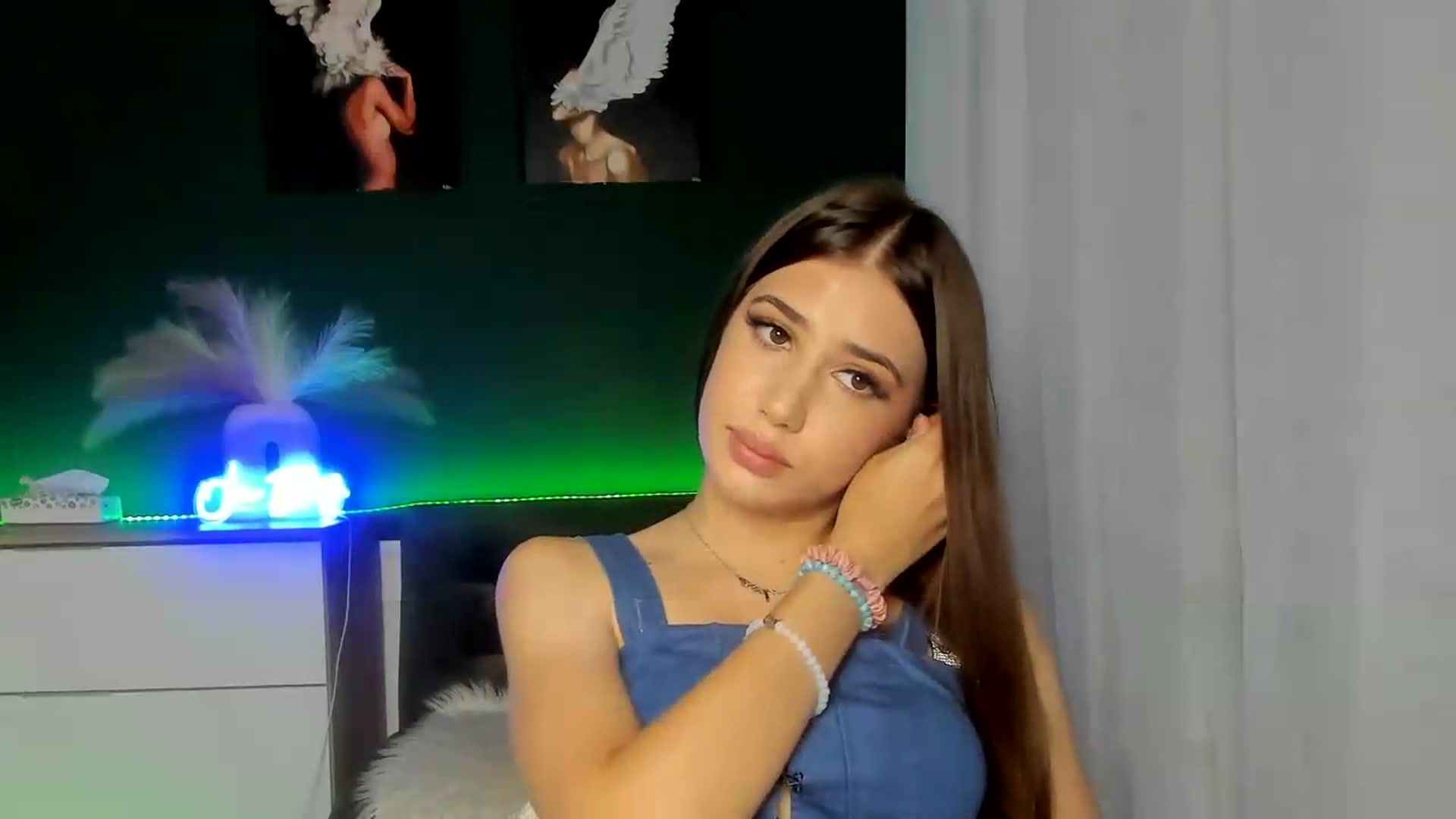 Gallery image thumbnail from AlexaPirs's myfreecams stream on, 07/31/2026, 14:11 image 8 of 20