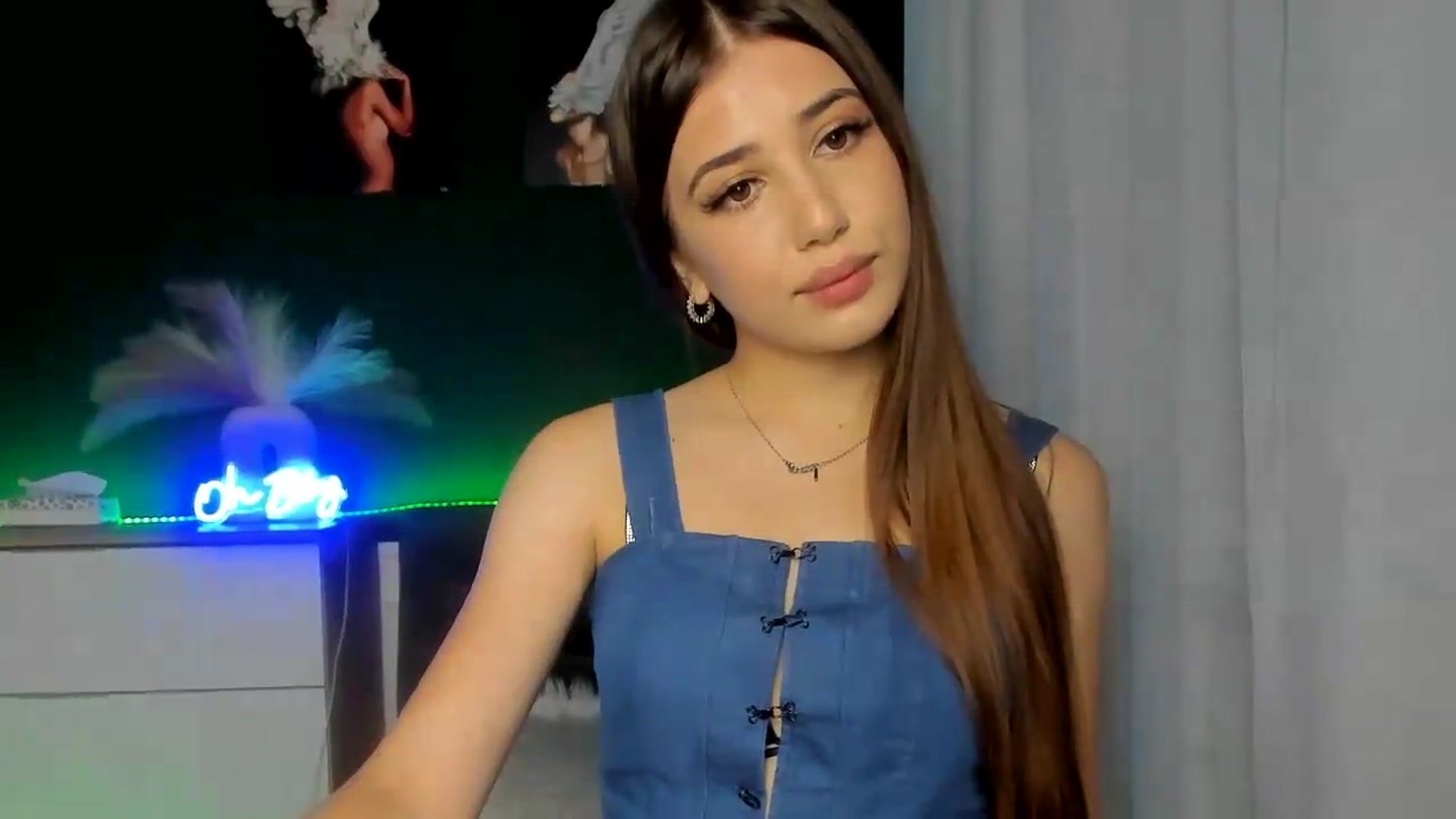 Gallery image thumbnail from AlexaPirs's myfreecams stream on, 07/31/2026, 14:11 image 9 of 20