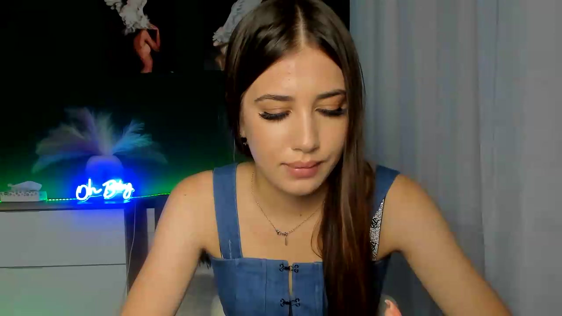 Gallery image thumbnail from AlexaPirs's myfreecams stream on, 07/31/2026, 14:11 image 14 of 20