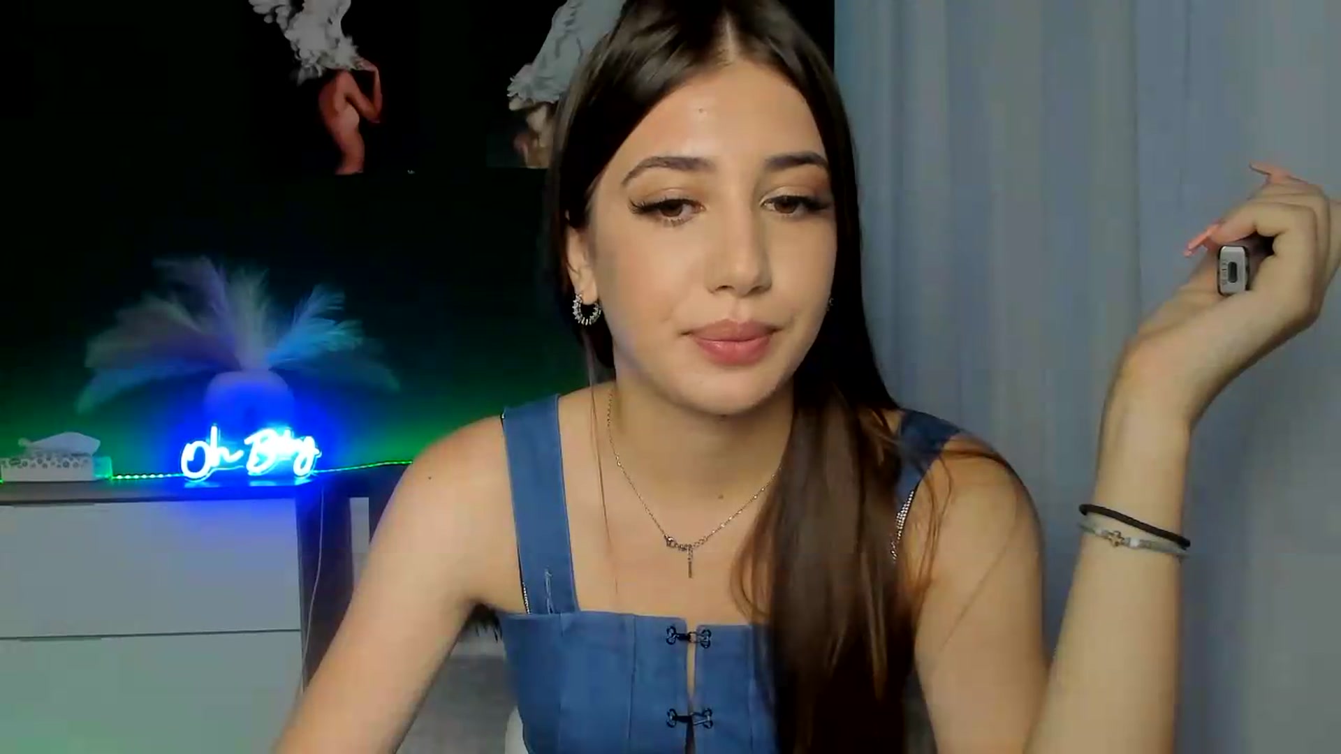 Gallery image thumbnail from AlexaPirs's myfreecams stream on, 07/31/2026, 14:11 image 20 of 20