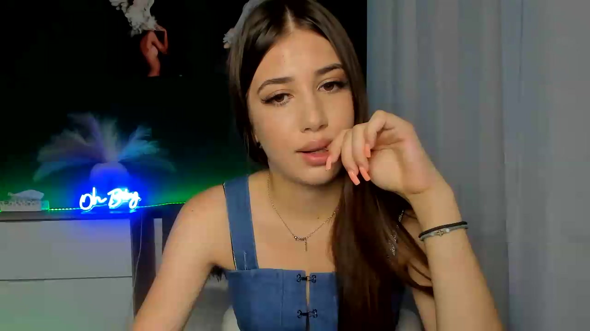 Gallery image thumbnail from AlexaPirs's myfreecams stream on, 07/31/2026, 14:11 image 18 of 20