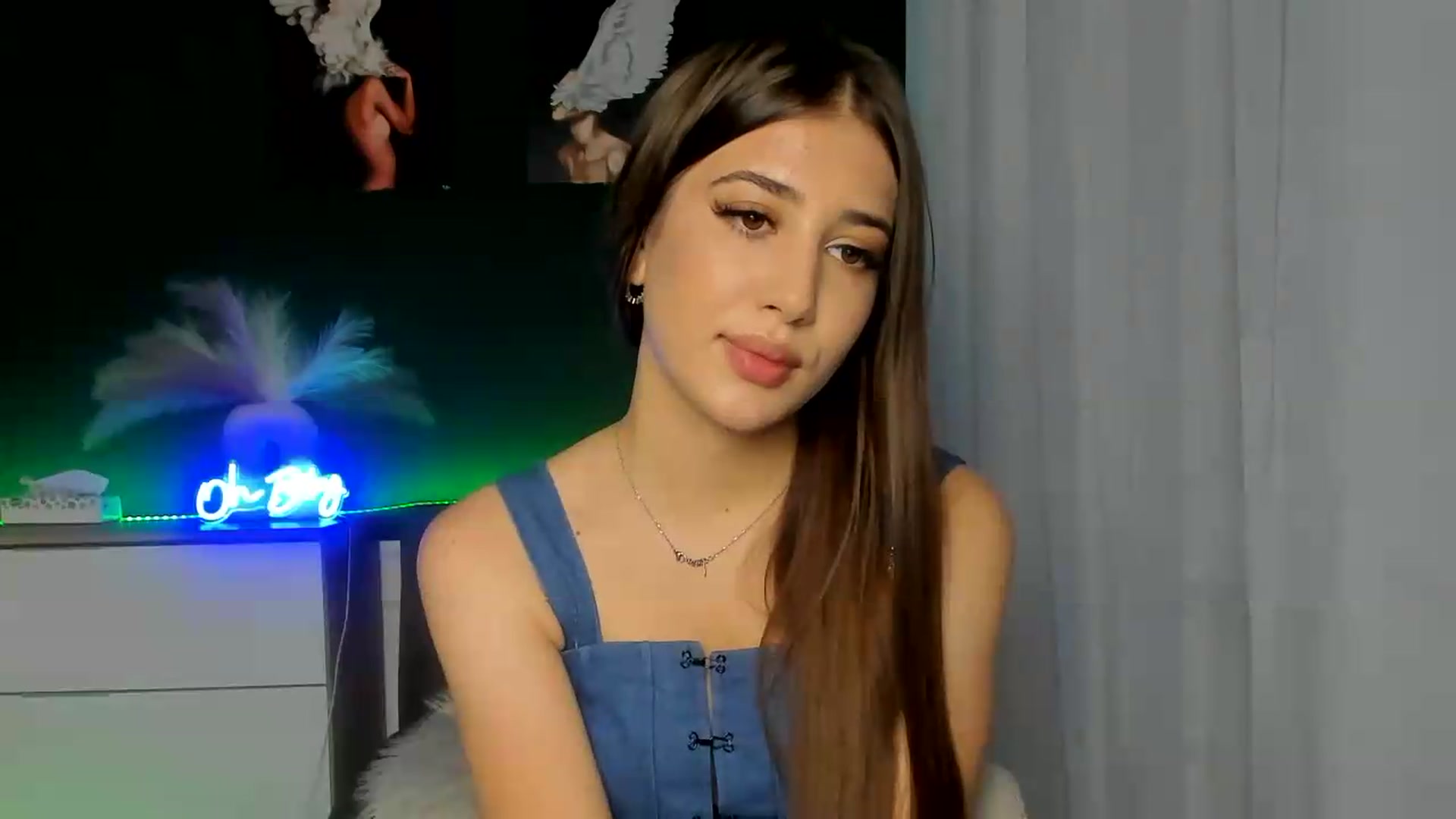 Gallery image thumbnail from AlexaPirs's myfreecams stream on, 07/31/2026, 14:11 image 11 of 20