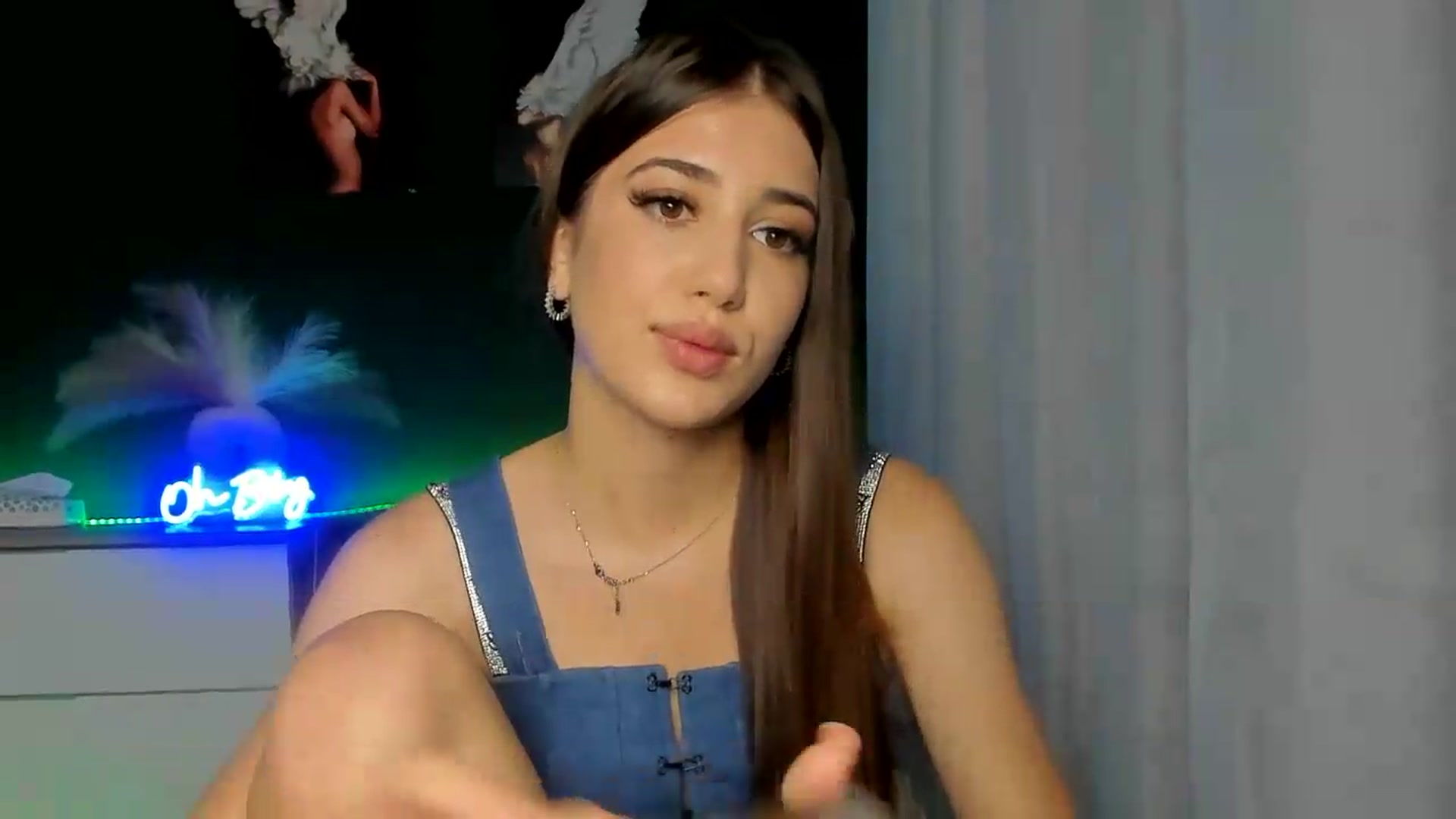 Gallery image thumbnail from AlexaPirs's myfreecams stream on, 07/31/2026, 14:52 image 13 of 20