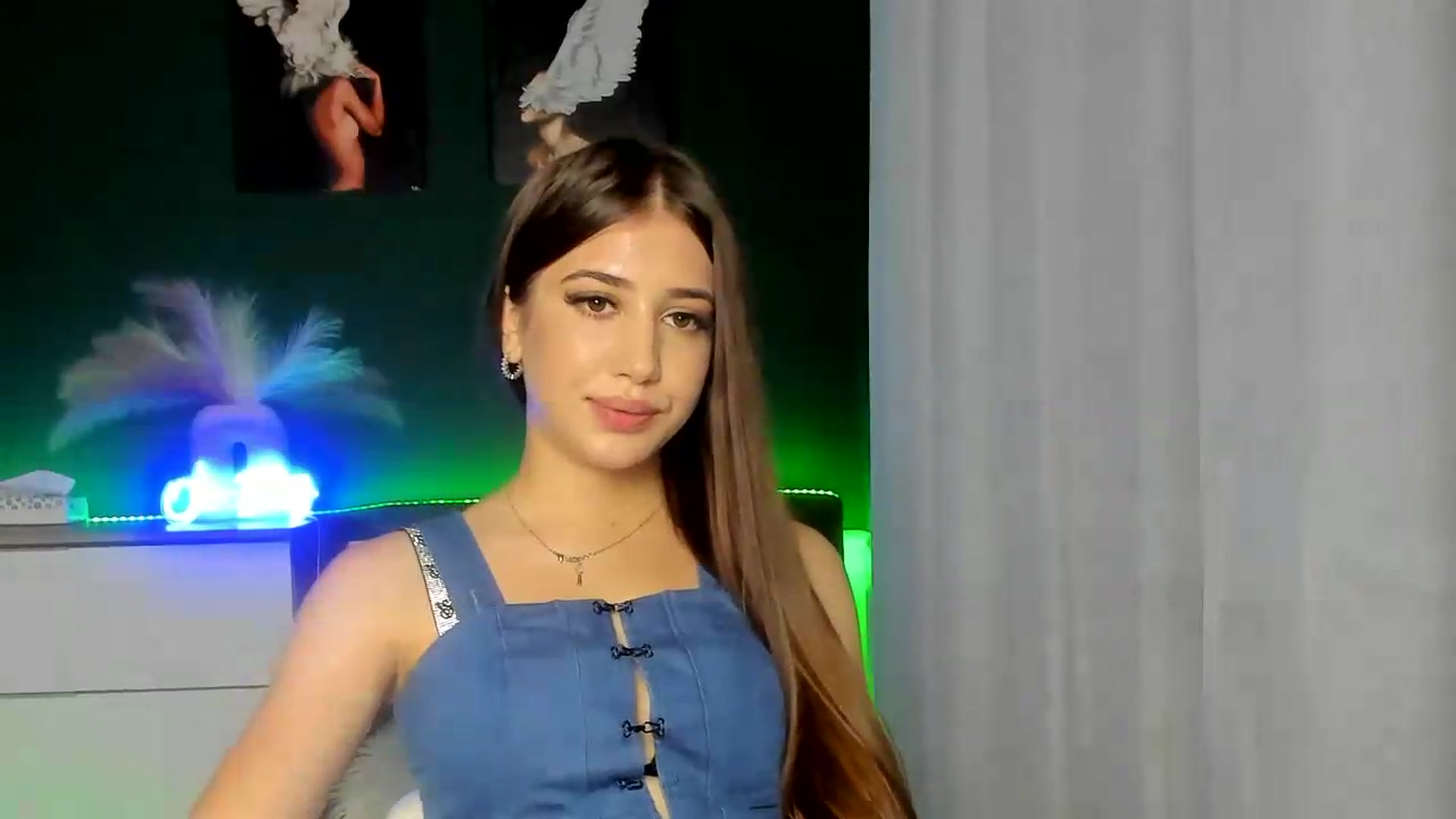 Gallery image thumbnail from AlexaPirs's myfreecams stream on, 07/31/2026, 14:52 image 9 of 20