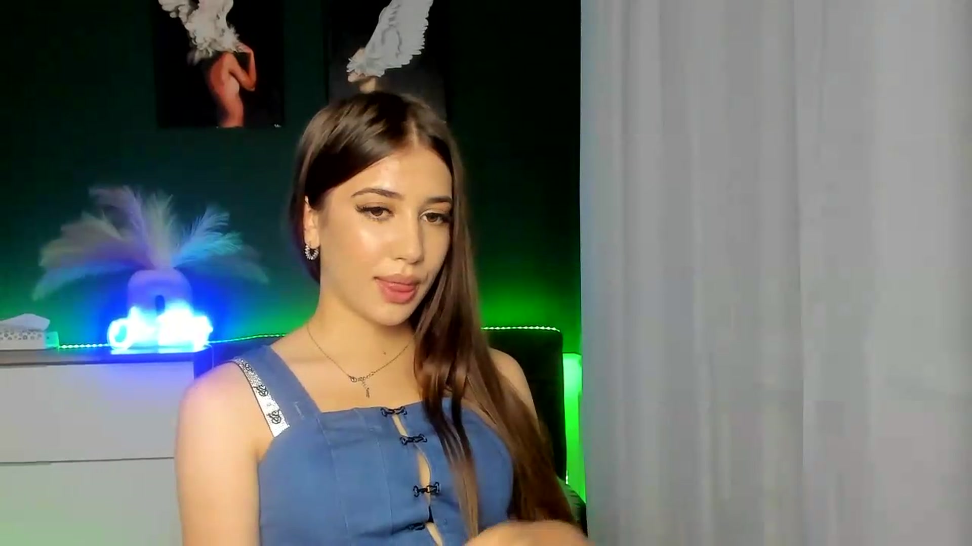 Gallery image thumbnail from AlexaPirs's myfreecams stream on, 07/31/2026, 14:52 image 10 of 20
