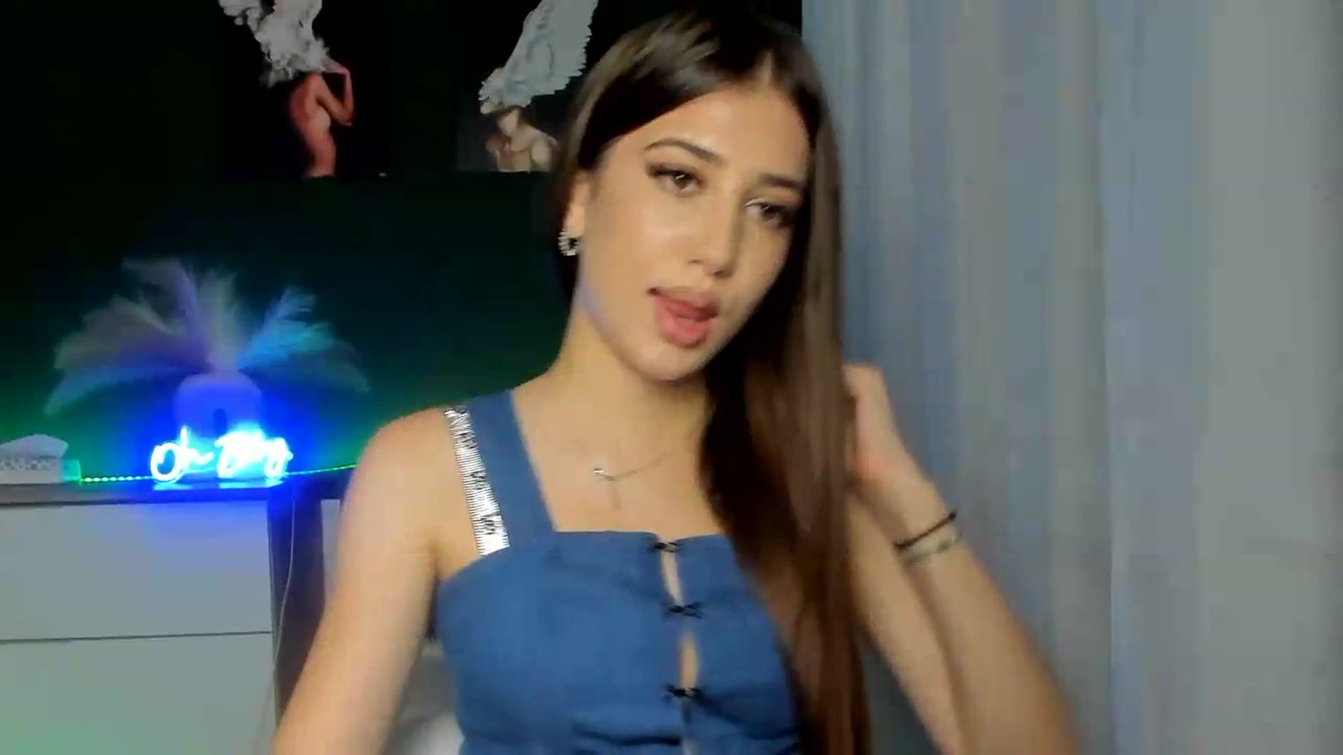 Gallery image thumbnail from AlexaPirs's myfreecams stream on, 07/31/2026, 14:52 image 8 of 20