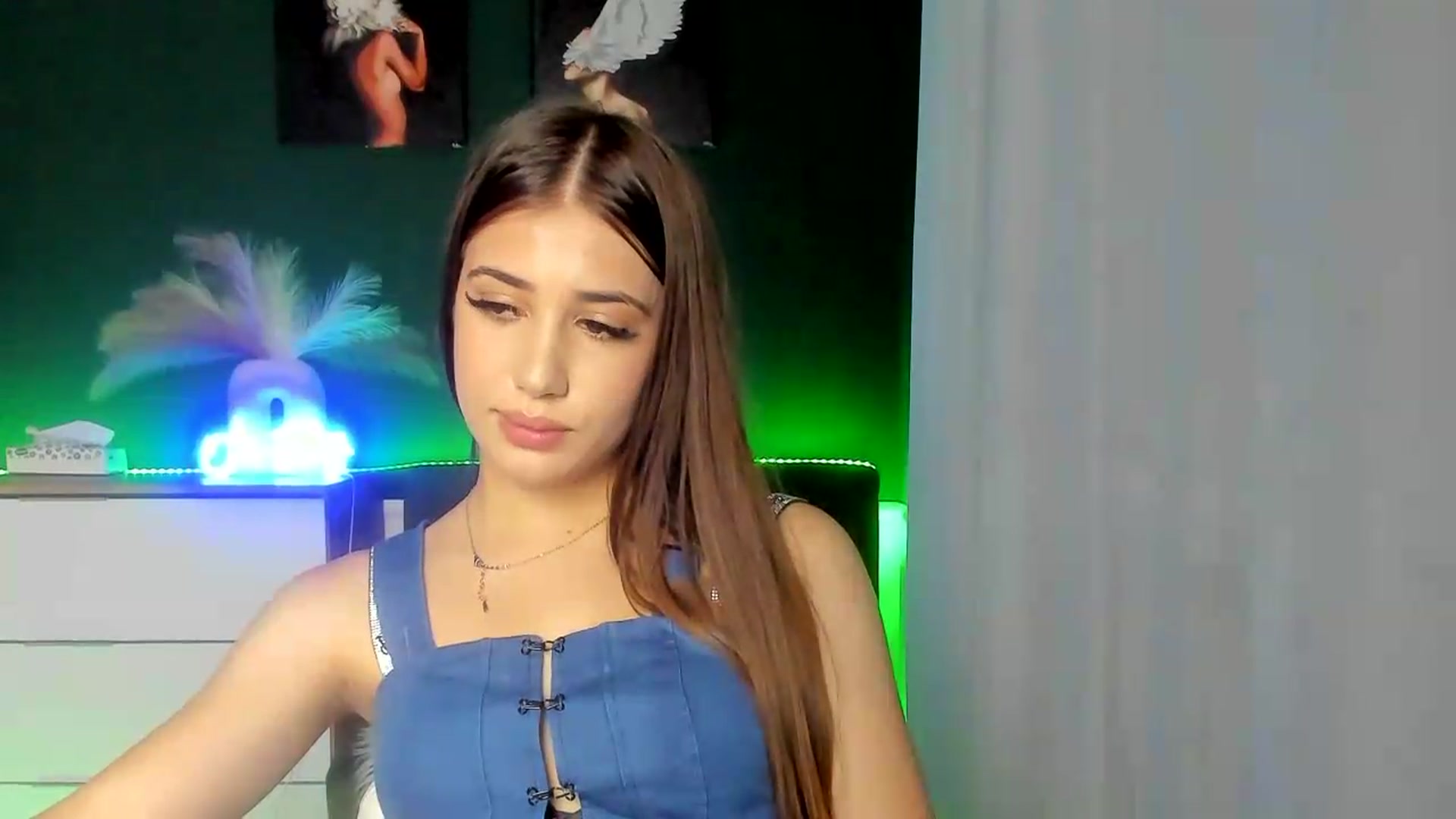 Gallery image thumbnail from AlexaPirs's myfreecams stream on, 07/31/2026, 15:18 image 7 of 20