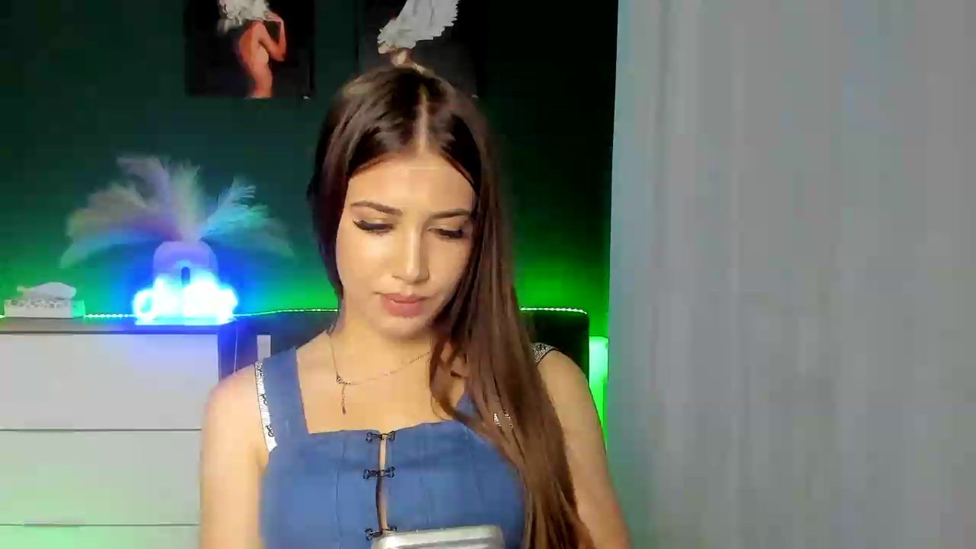 Gallery image thumbnail from AlexaPirs's myfreecams stream on, 07/31/2026, 15:18 image 9 of 20