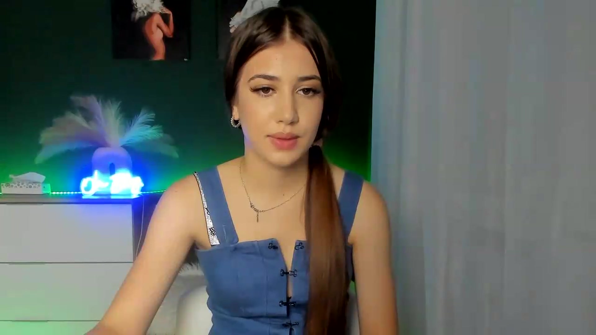 Gallery image thumbnail from AlexaPirs's myfreecams stream on, 07/31/2026, 15:18 image 19 of 20