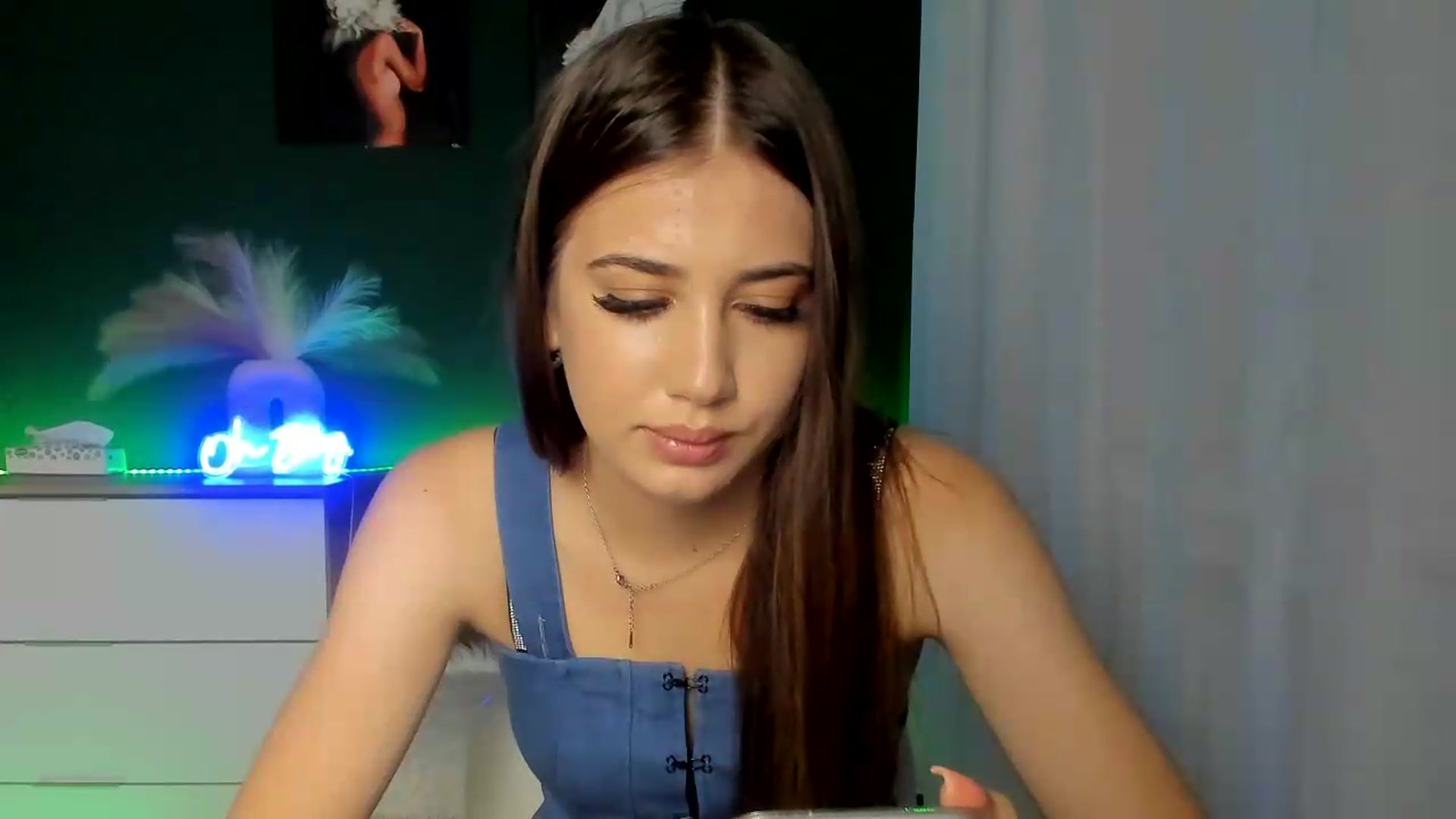 Gallery image thumbnail from AlexaPirs's myfreecams stream on, 07/31/2026, 15:18 image 2 of 20