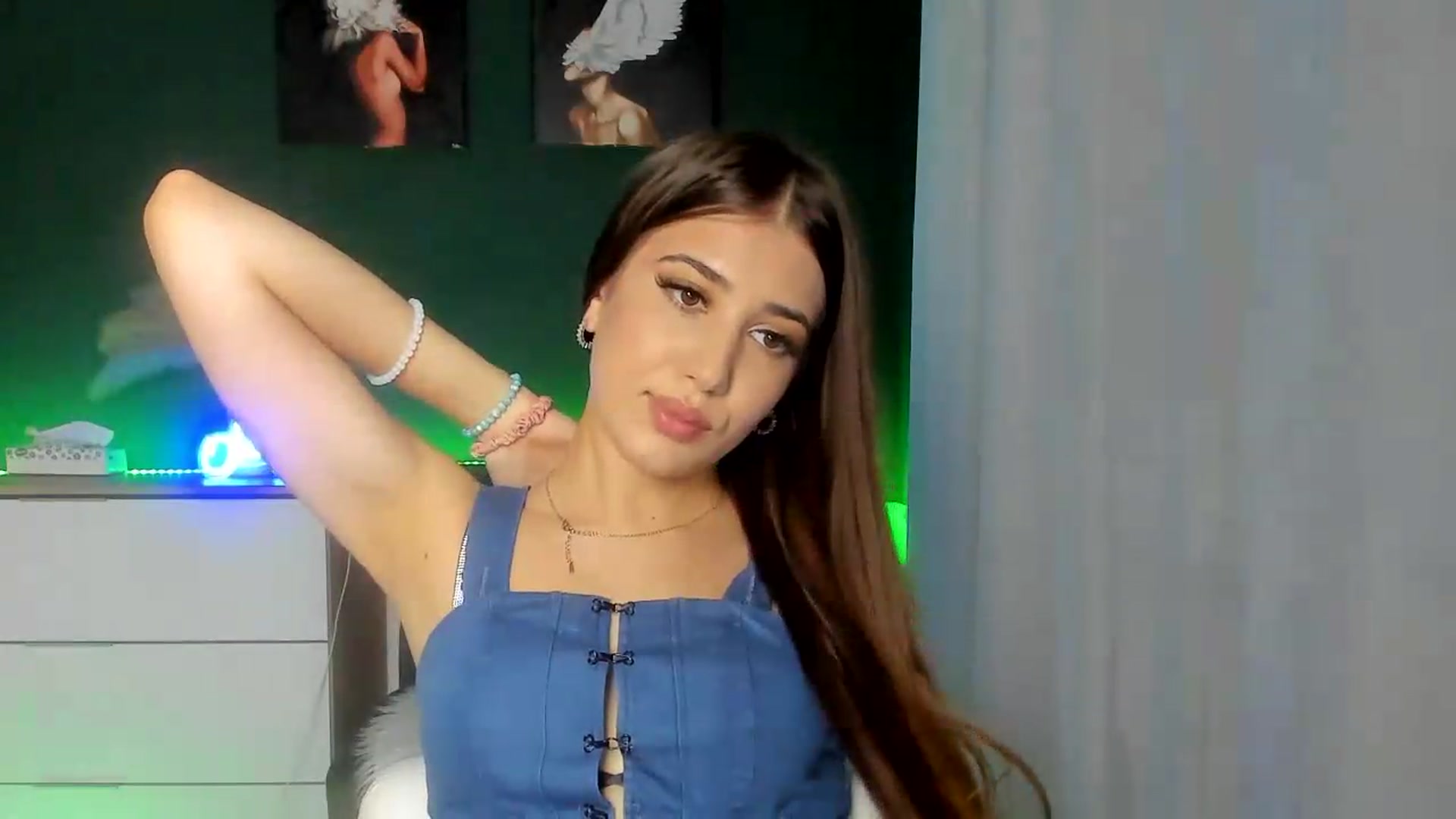 Gallery image thumbnail from AlexaPirs's myfreecams stream on, 07/31/2026, 15:18 image 6 of 20