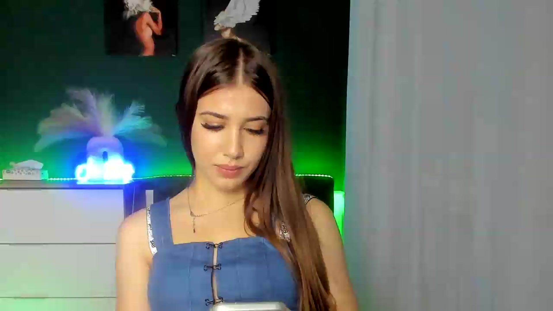 Gallery image thumbnail from AlexaPirs's myfreecams stream on, 07/31/2026, 15:18 image 8 of 20