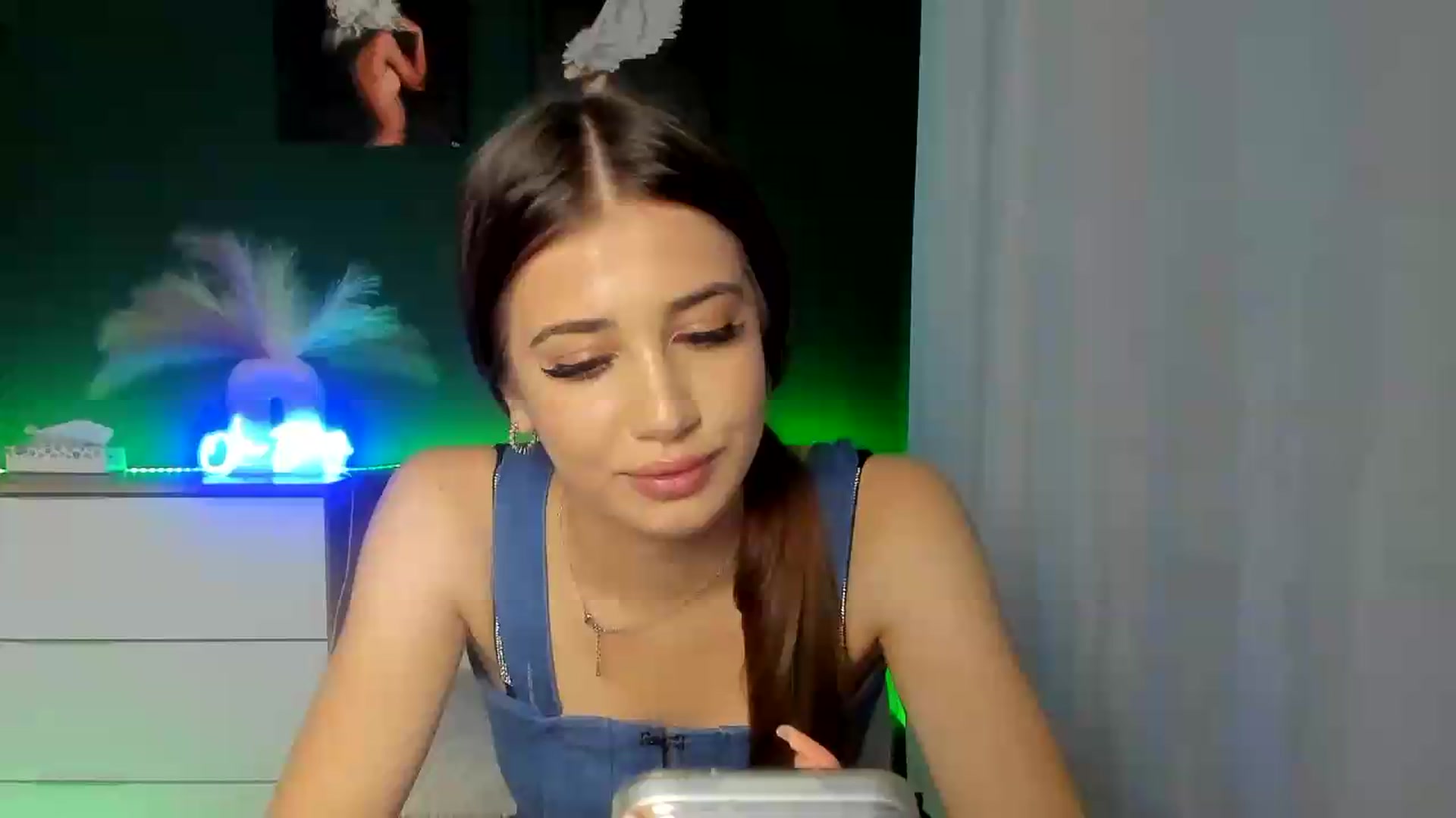 Gallery image thumbnail from AlexaPirs's myfreecams stream on, 07/31/2026, 15:18 image 14 of 20