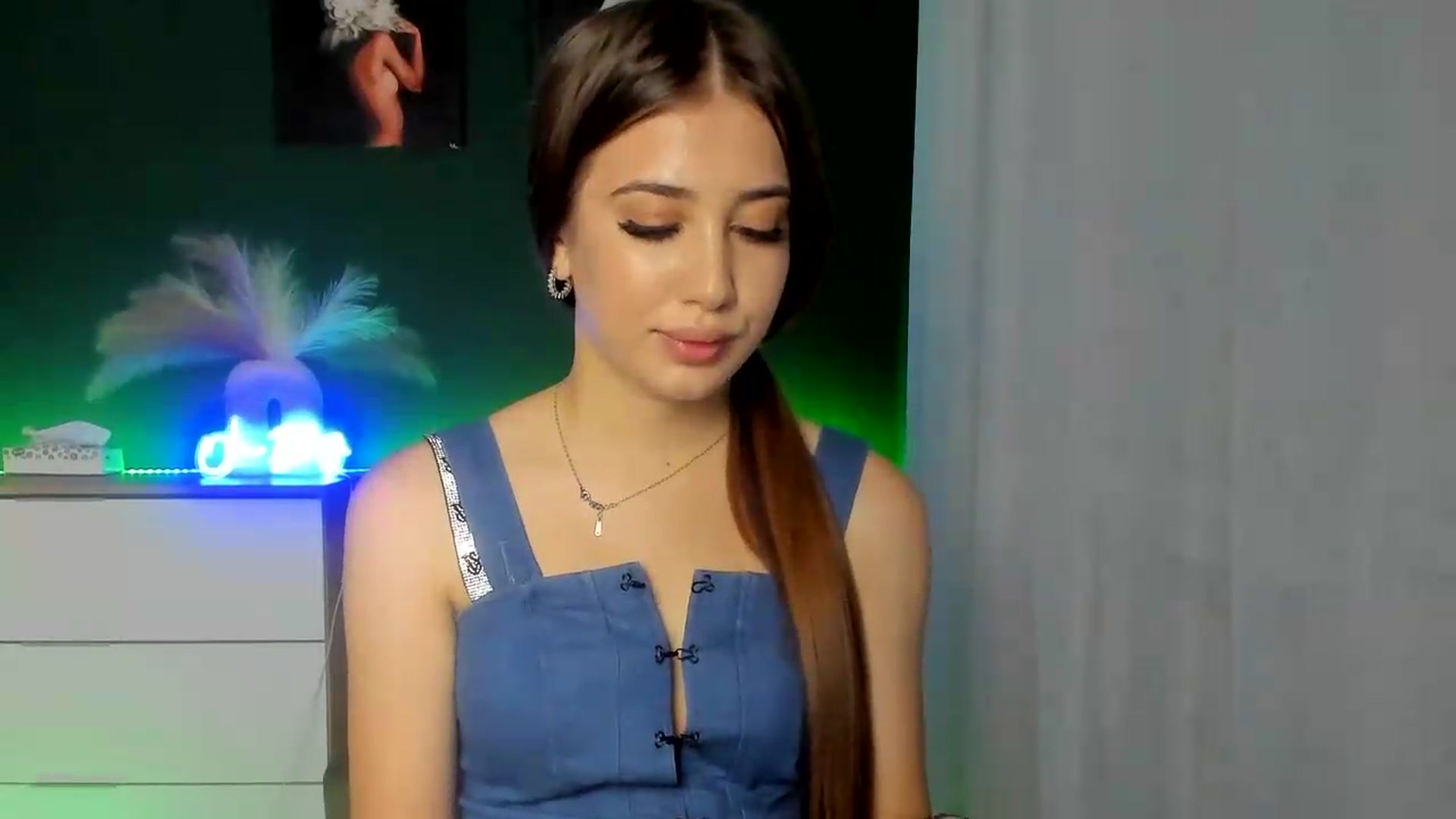Gallery image thumbnail from AlexaPirs's myfreecams stream on, 07/31/2026, 15:18 image 20 of 20