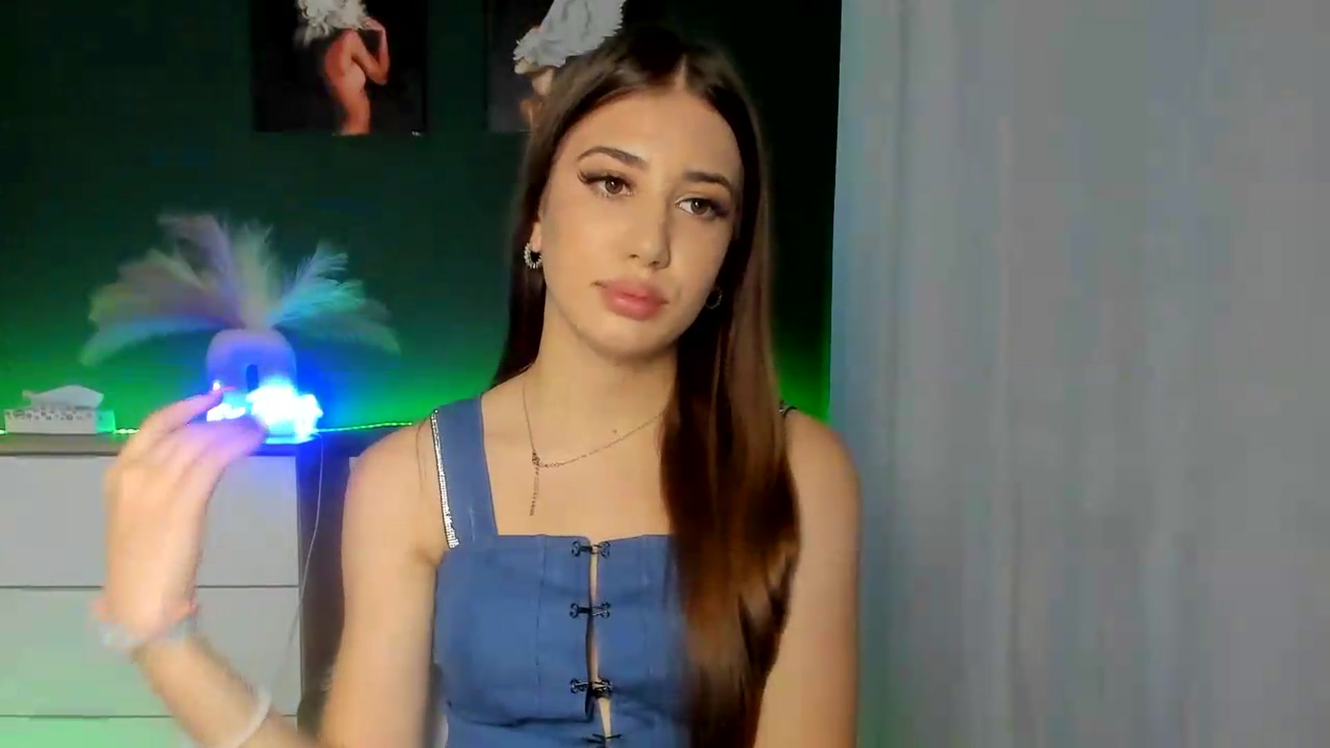 Gallery image thumbnail from AlexaPirs's myfreecams stream on, 07/31/2026, 15:18 image 4 of 20