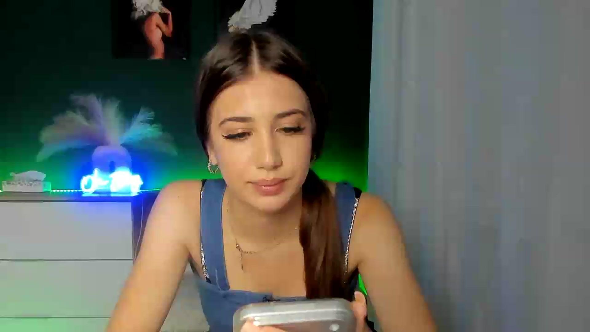 Gallery image thumbnail from AlexaPirs's myfreecams stream on, 07/31/2026, 15:18 image 13 of 20