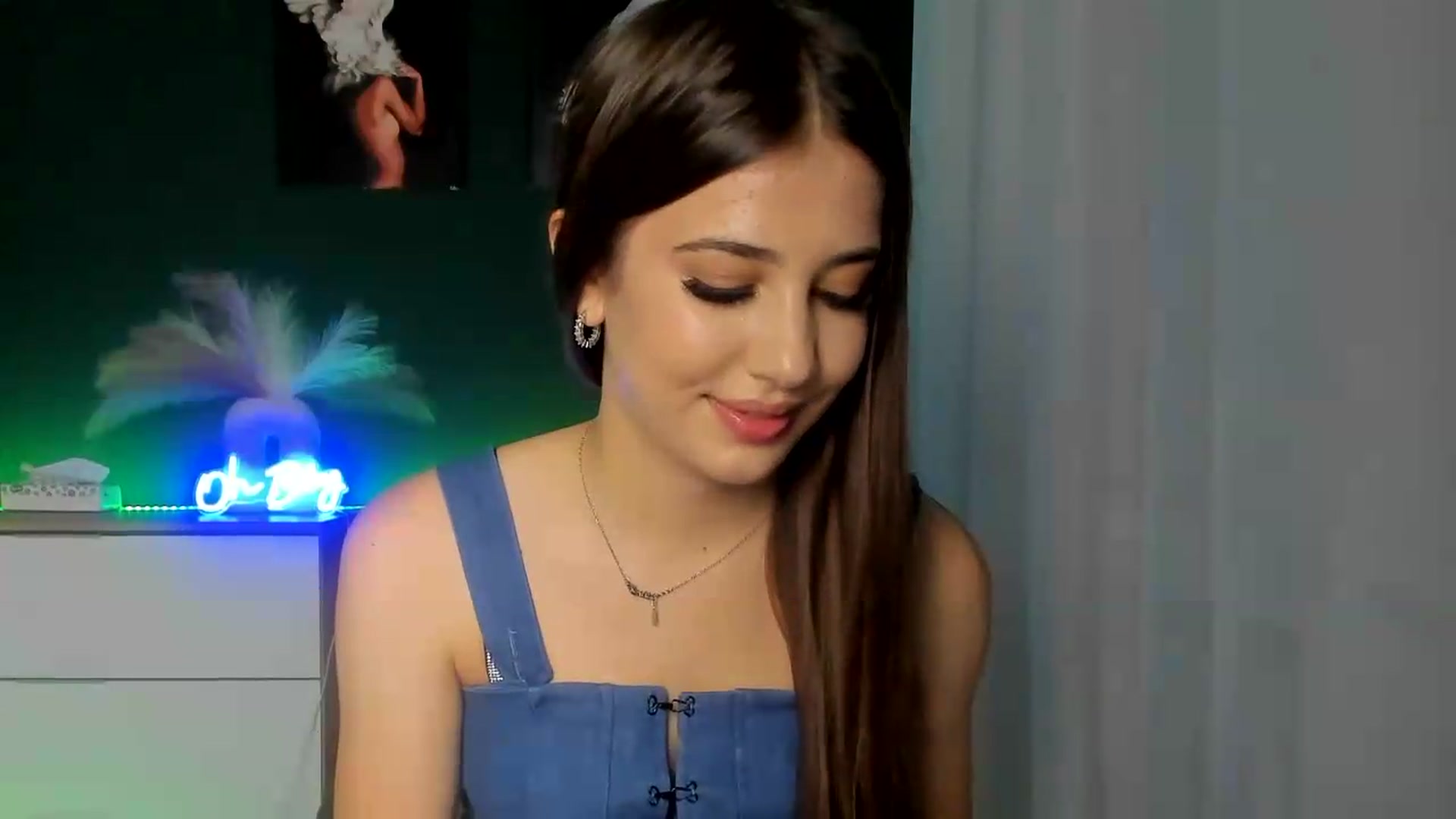 Gallery image thumbnail from AlexaPirs's myfreecams stream on, 07/31/2026, 15:50 image 6 of 20