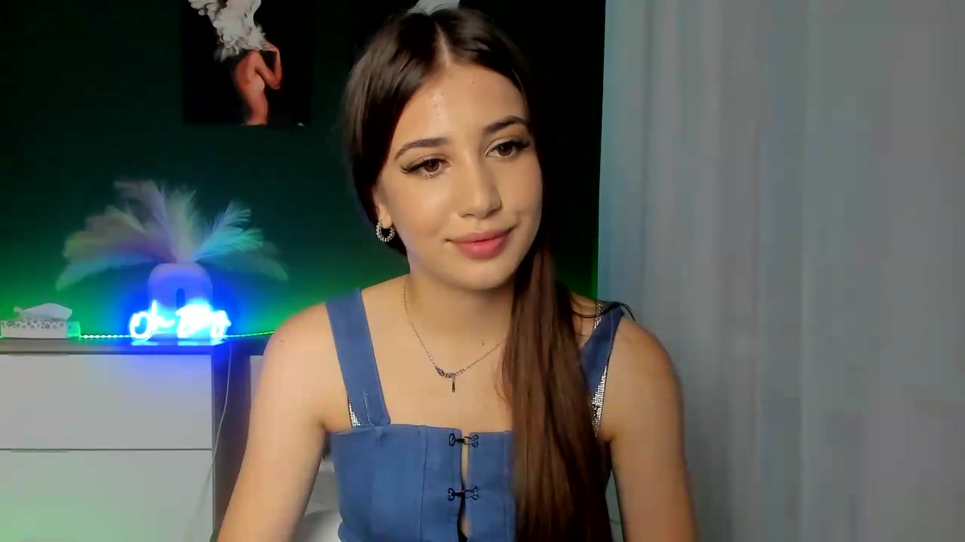 Gallery image thumbnail from AlexaPirs's myfreecams stream on, 07/31/2026, 15:50 image 12 of 20