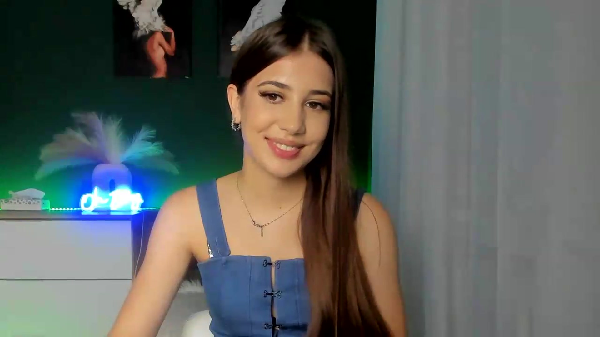 Gallery image thumbnail from AlexaPirs's myfreecams stream on, 07/31/2026, 15:50 image 9 of 20