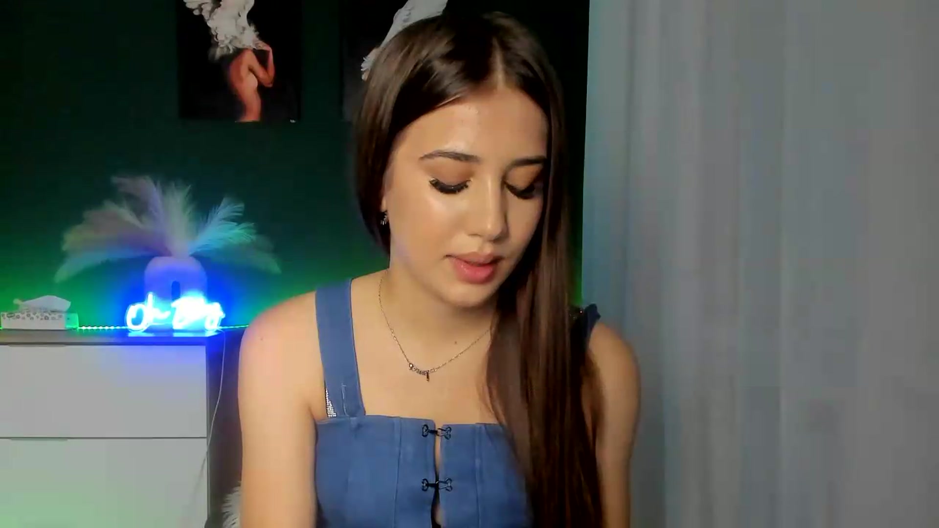 Gallery image thumbnail from AlexaPirs's myfreecams stream on, 07/31/2026, 15:50 image 19 of 20