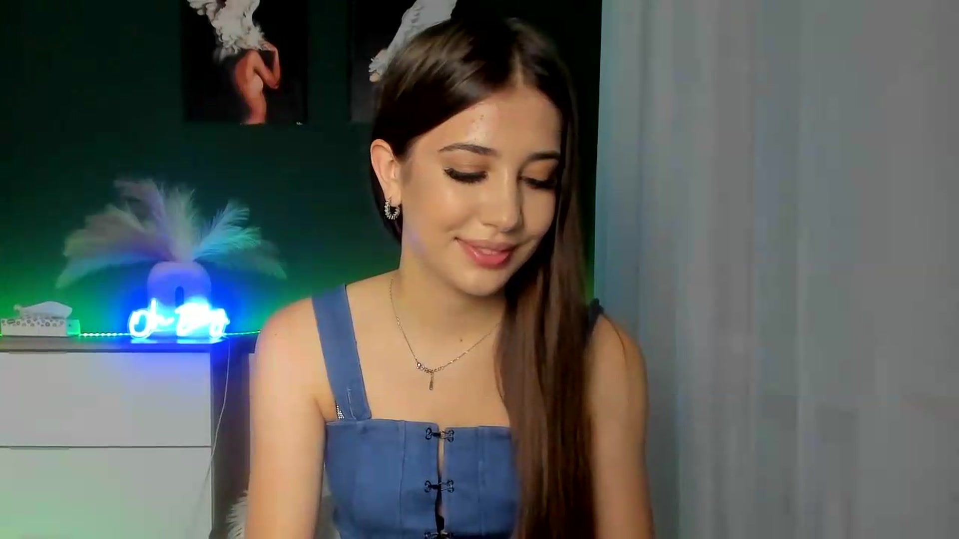 Gallery image thumbnail from AlexaPirs's myfreecams stream on, 07/31/2026, 15:50 image 7 of 20