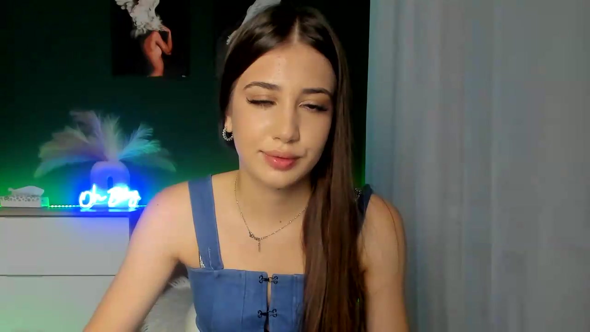 Gallery image thumbnail from AlexaPirs's myfreecams stream on, 07/31/2026, 15:50 image 4 of 20