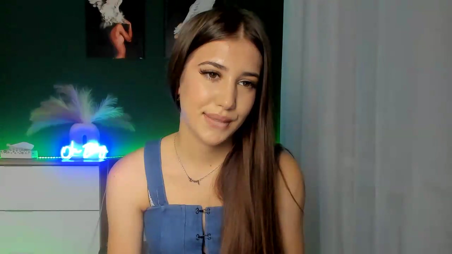 Gallery image thumbnail from AlexaPirs's myfreecams stream on, 07/31/2026, 15:50 image 17 of 20