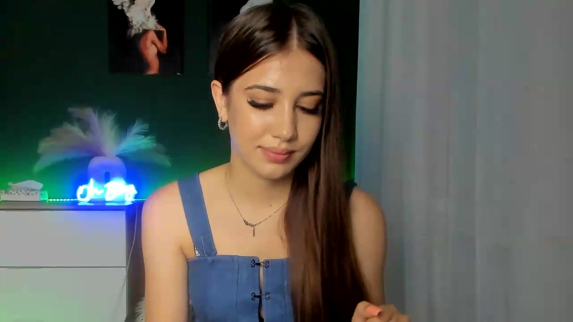Gallery image thumbnail from AlexaPirs's myfreecams stream on, 07/31/2026, 15:50 image 11 of 20