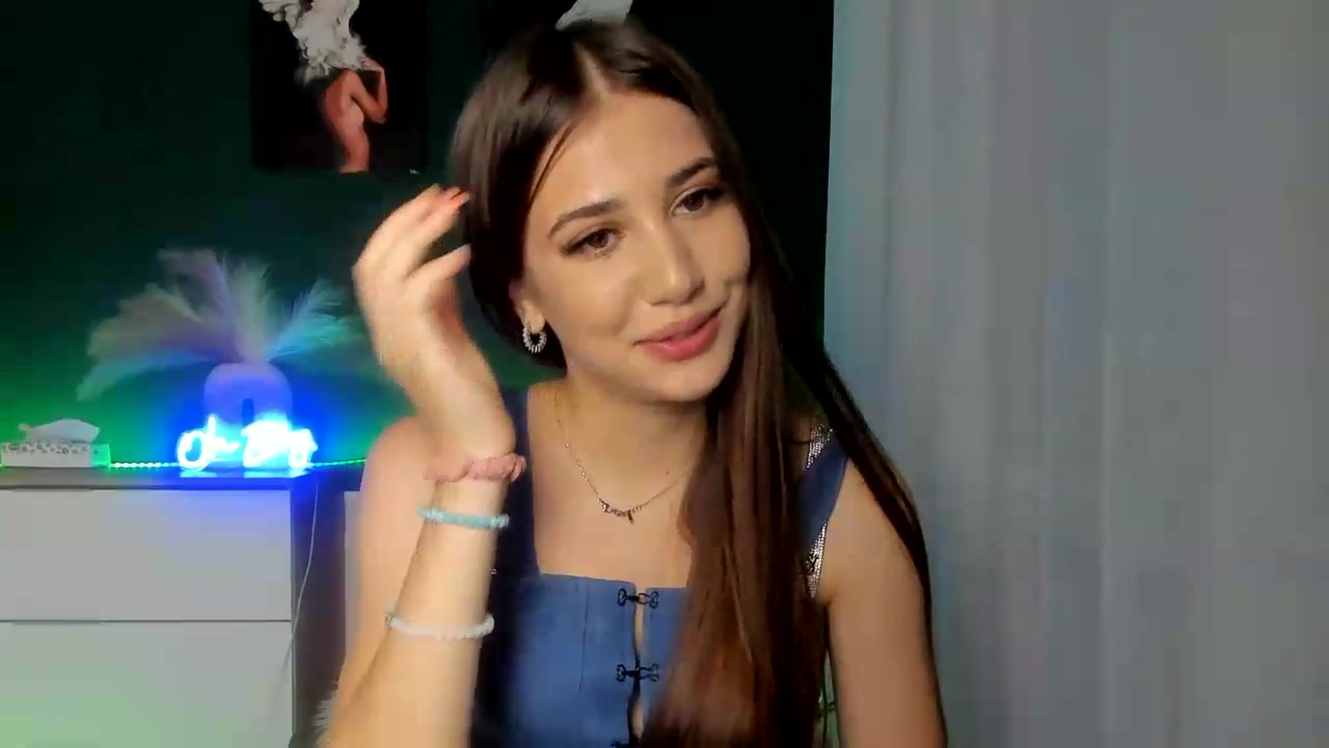Gallery image thumbnail from AlexaPirs's myfreecams stream on, 07/31/2026, 15:50 image 16 of 20