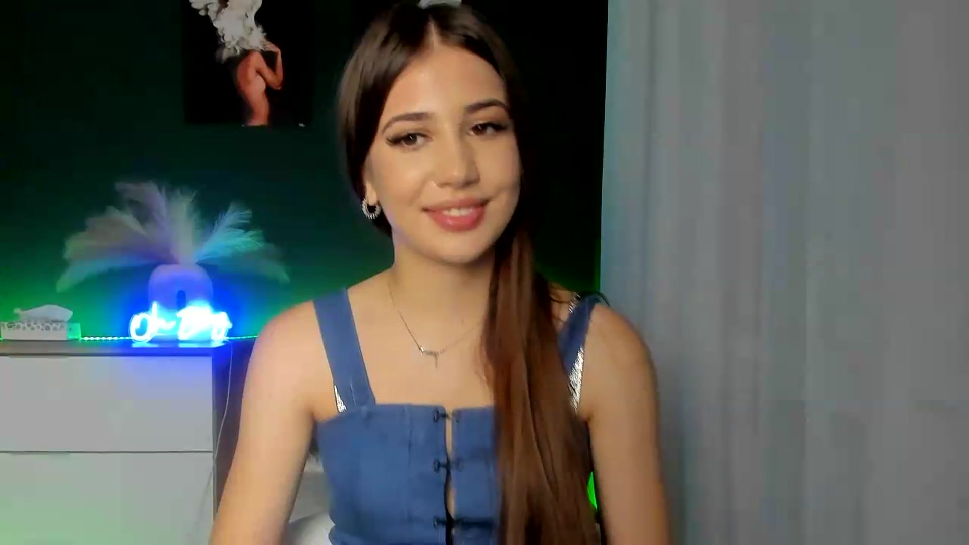 Gallery image thumbnail from AlexaPirs's myfreecams stream on, 07/31/2026, 15:50 image 13 of 20