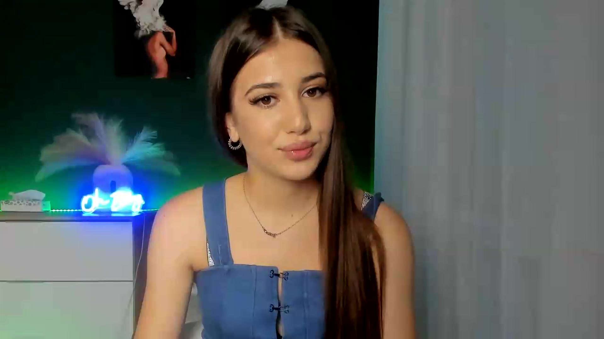 Gallery image thumbnail from AlexaPirs's myfreecams stream on, 07/31/2026, 15:50 image 18 of 20