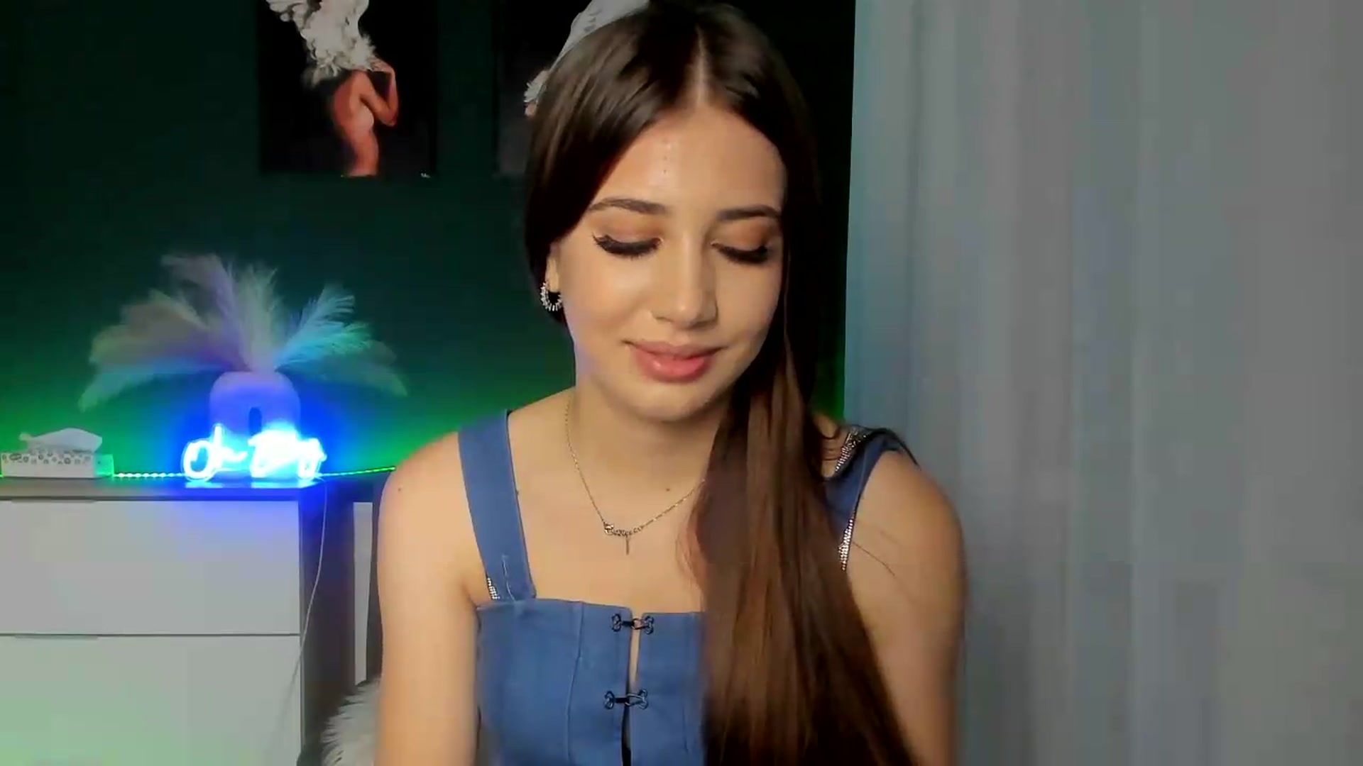 Gallery image thumbnail from AlexaPirs's myfreecams stream on, 07/31/2026, 15:50 image 14 of 20