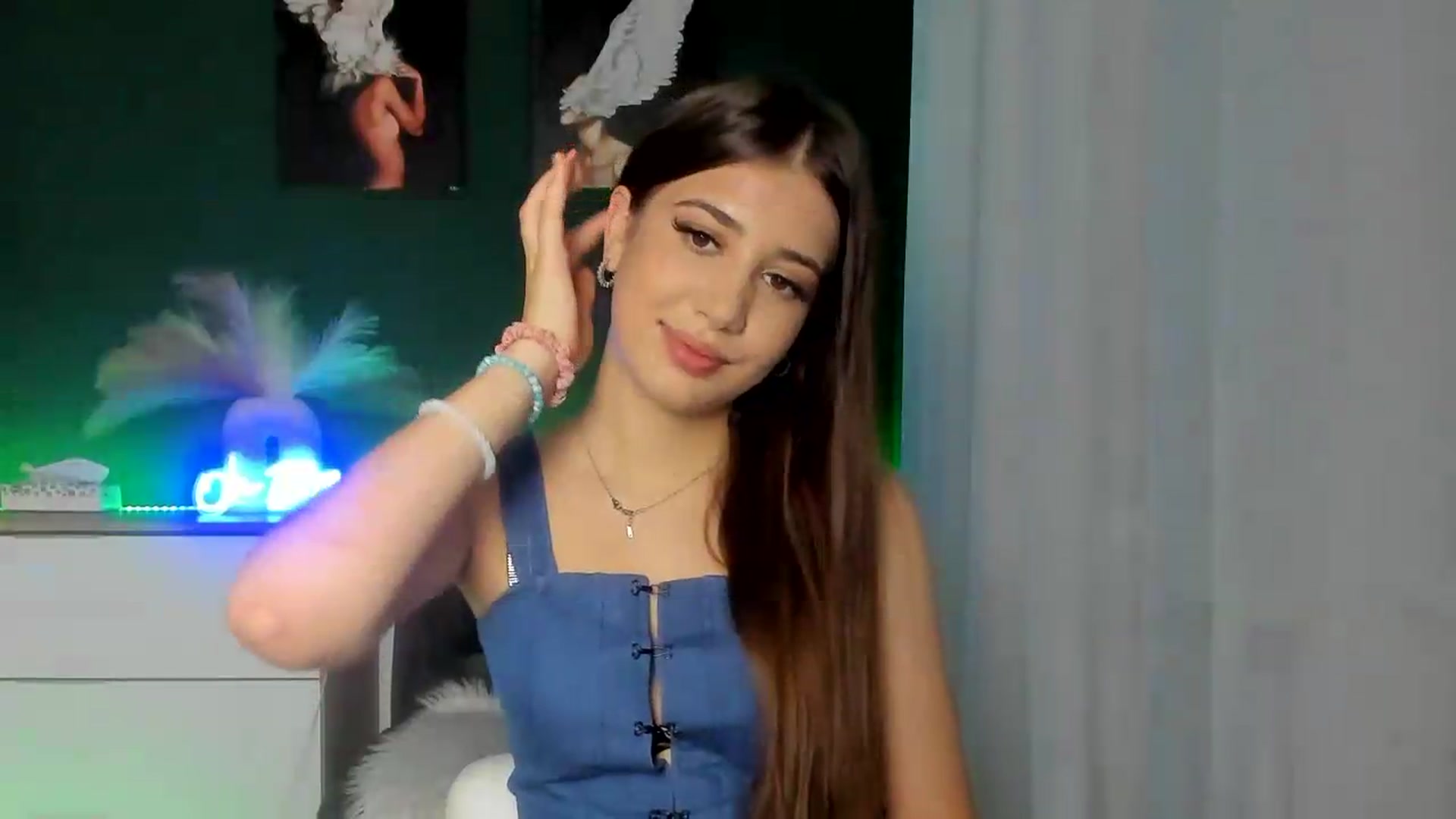 Gallery image thumbnail from AlexaPirs's myfreecams stream on, 07/31/2026, 15:50 image 8 of 20