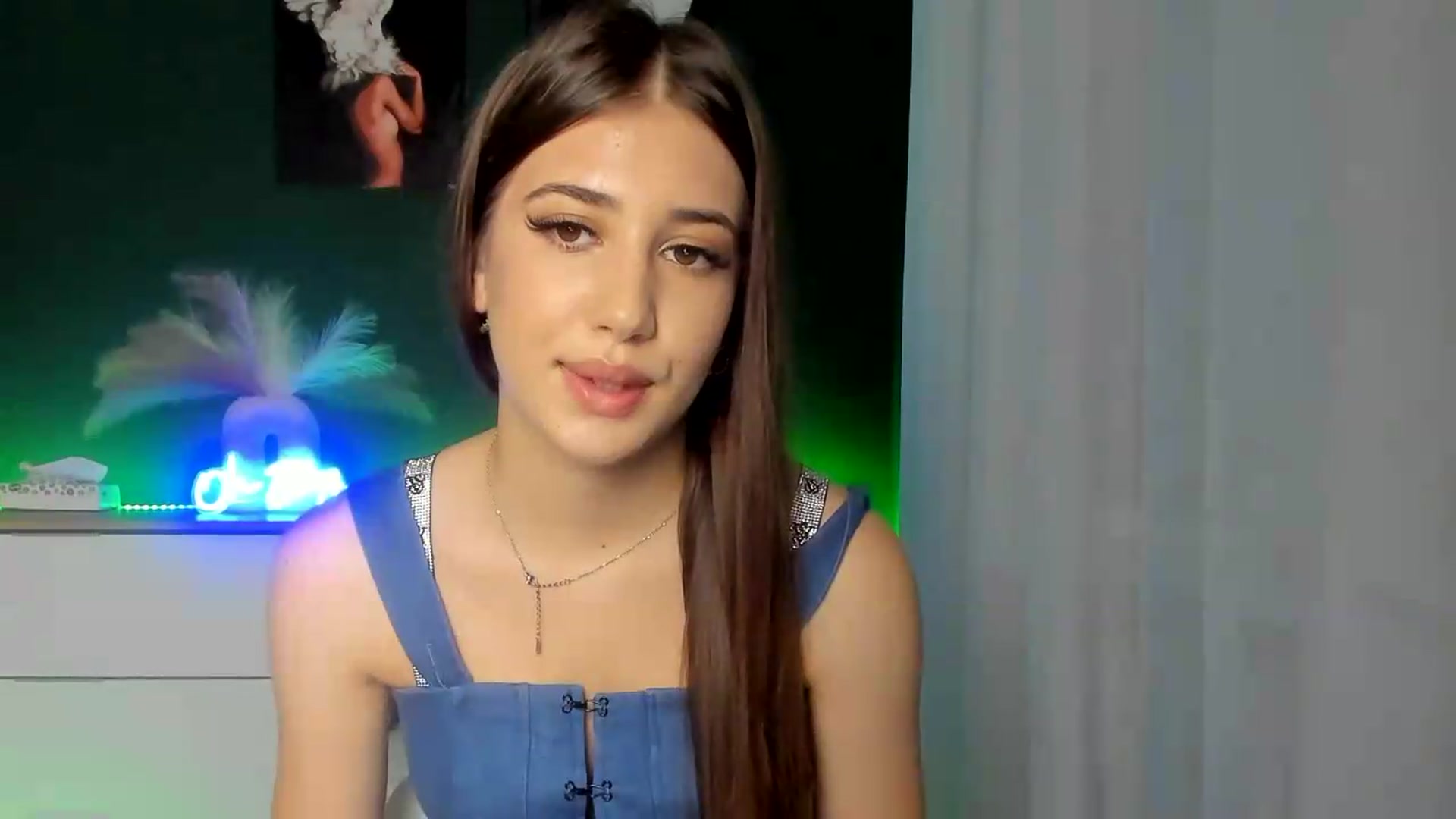 Gallery image thumbnail from AlexaPirs's myfreecams stream on, 07/31/2026, 16:41 image 3 of 20