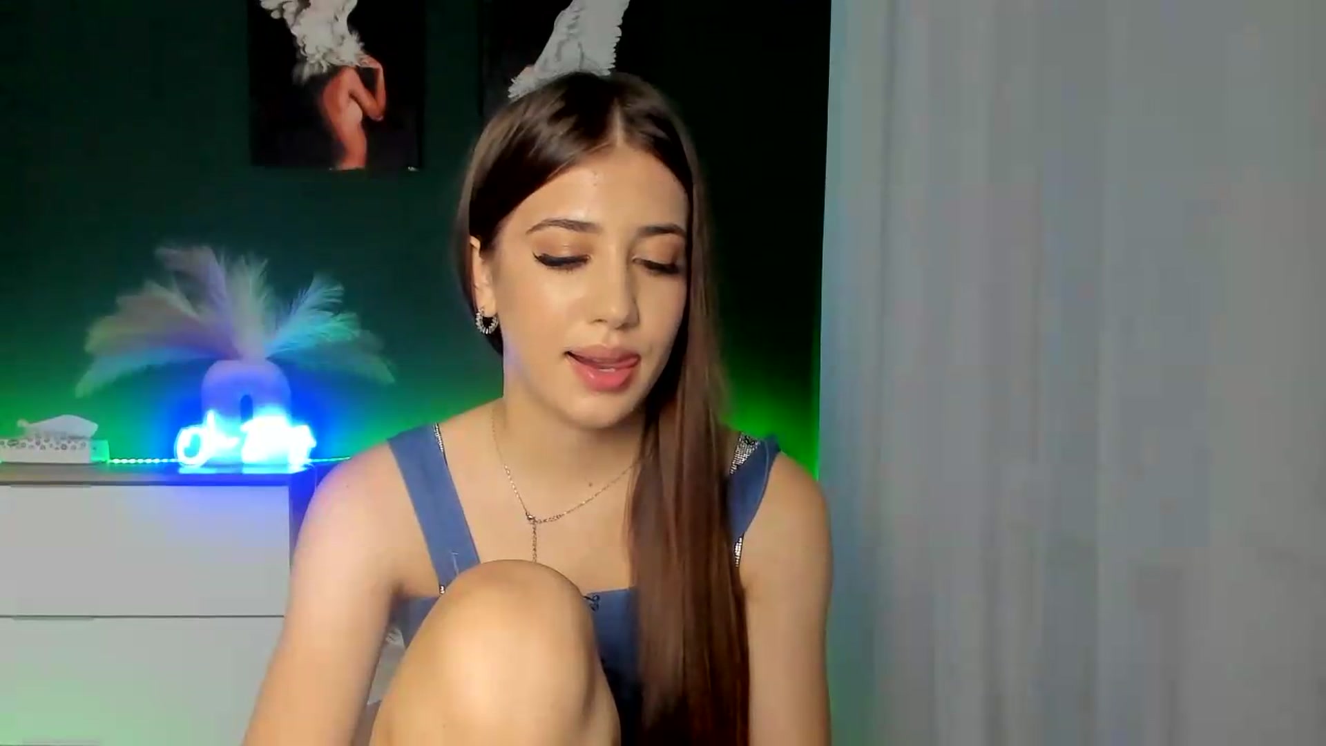 Gallery image thumbnail from AlexaPirs's myfreecams stream on, 07/31/2026, 16:41 image 7 of 20