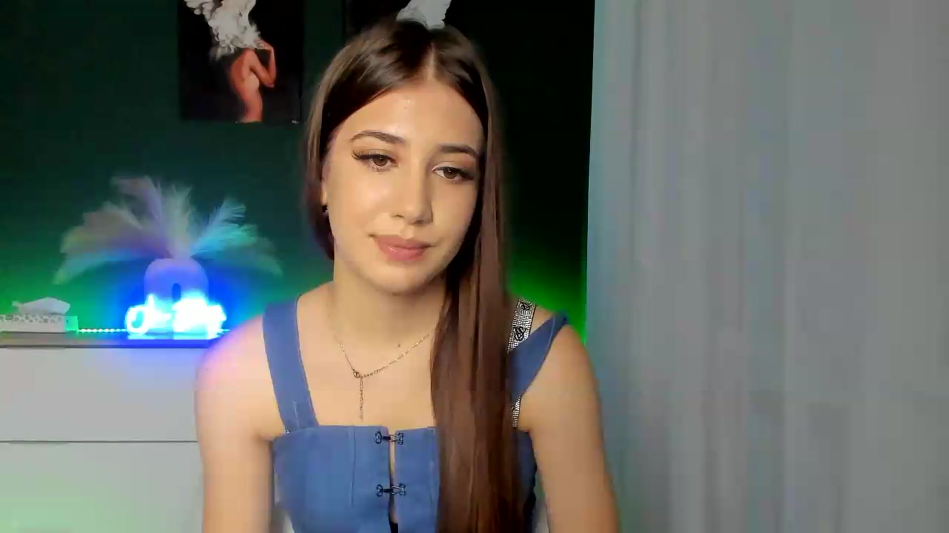 Gallery image thumbnail from AlexaPirs's myfreecams stream on, 07/31/2026, 16:41 image 5 of 20