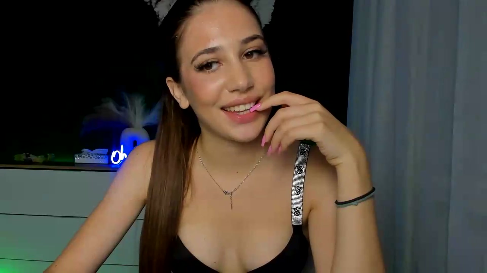 Gallery image thumbnail from AlexaPirs's myfreecams stream on, 08/03/2026, 15:59 image 18 of 20