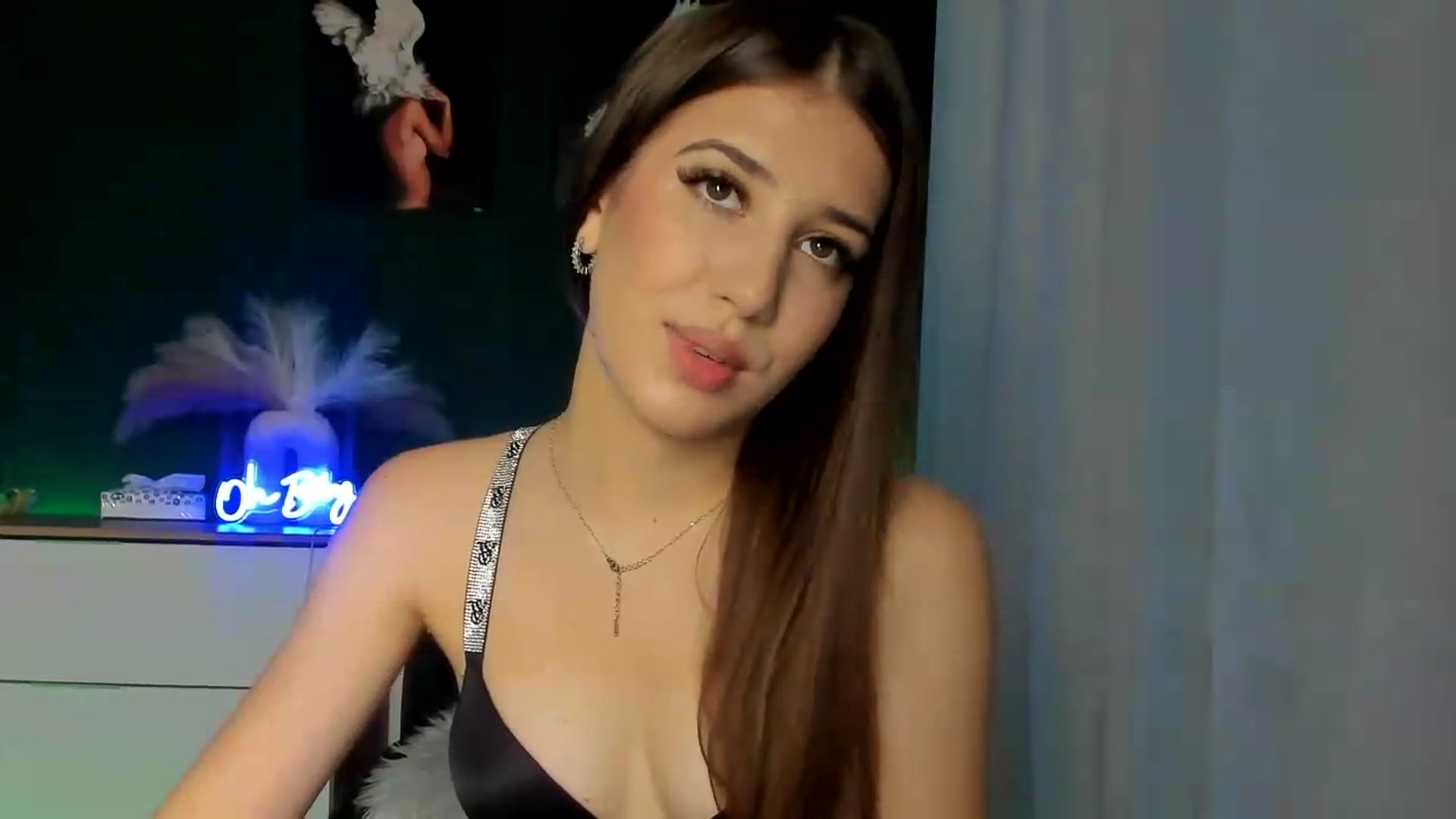 Gallery image thumbnail from AlexaPirs's myfreecams stream on, 08/04/2026, 12:32 image 19 of 20