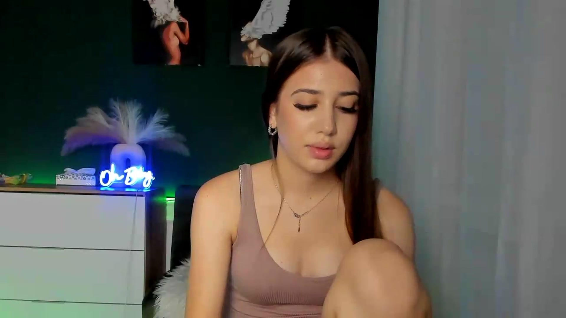 Gallery image thumbnail from AlexaPirs's myfreecams stream on, 08/04/2026, 14:22 image 14 of 20