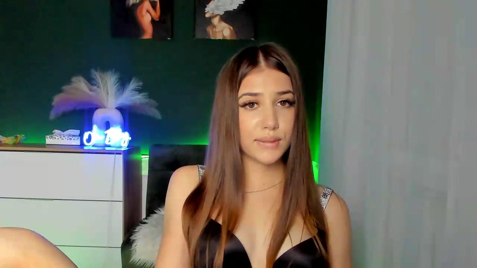Gallery image thumbnail from AlexaPirs's myfreecams stream on, 08/04/2026, 14:50 image 19 of 20