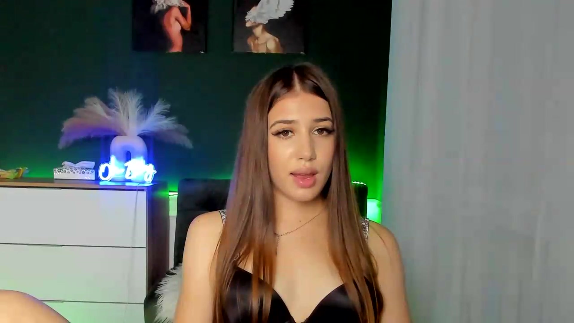 Gallery image thumbnail from AlexaPirs's myfreecams stream on, 08/04/2026, 14:50 image 16 of 20