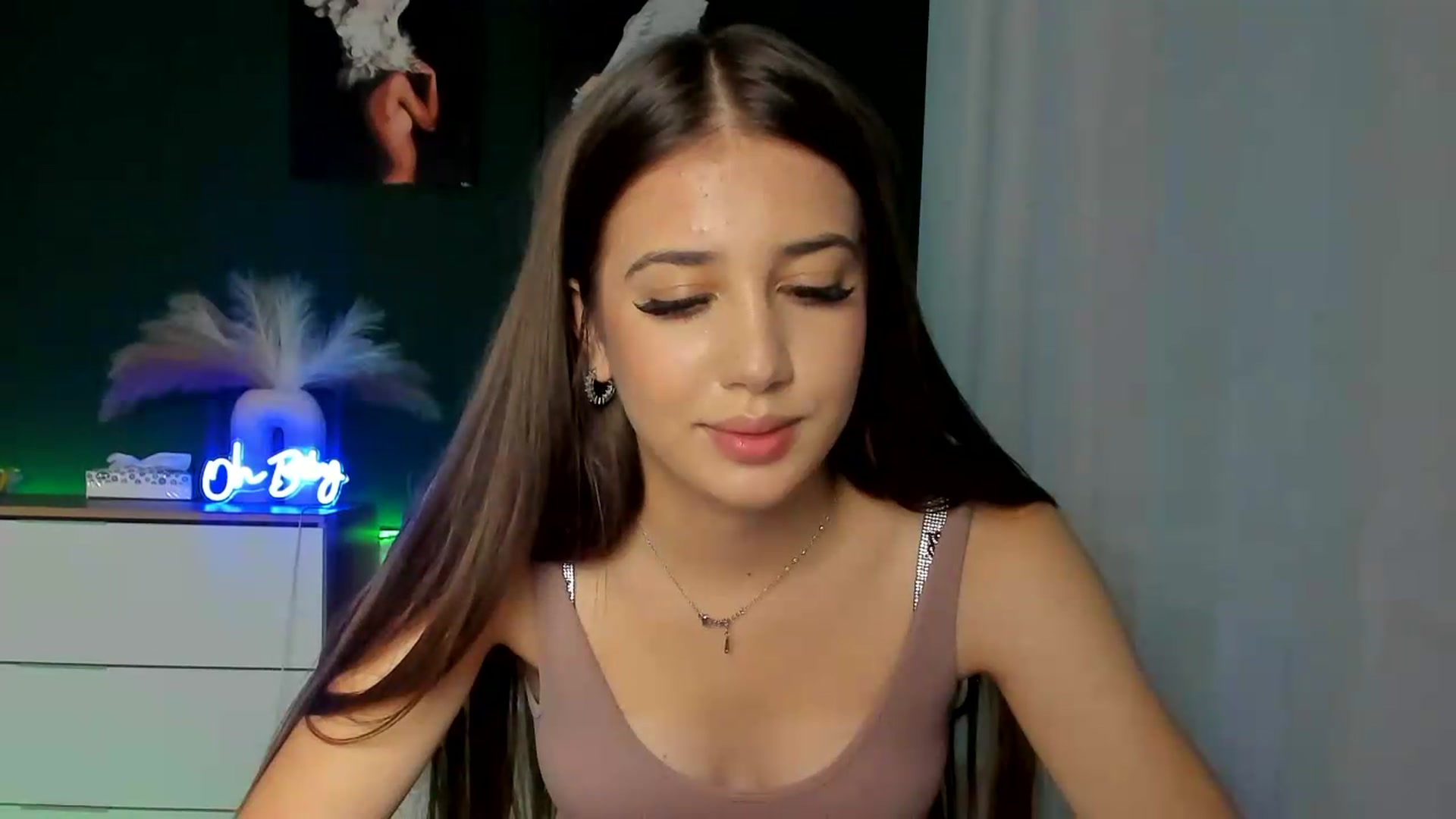 Gallery image thumbnail from AlexaPirs's myfreecams stream on, 08/04/2026, 15:34 image 4 of 20